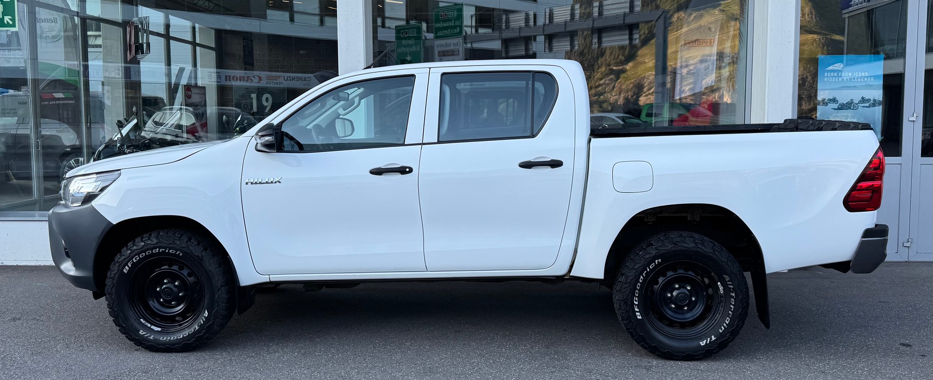 TOYOTA Hilux 2.4D-4D Comfort Double Cab 4x4-showroom-element-3