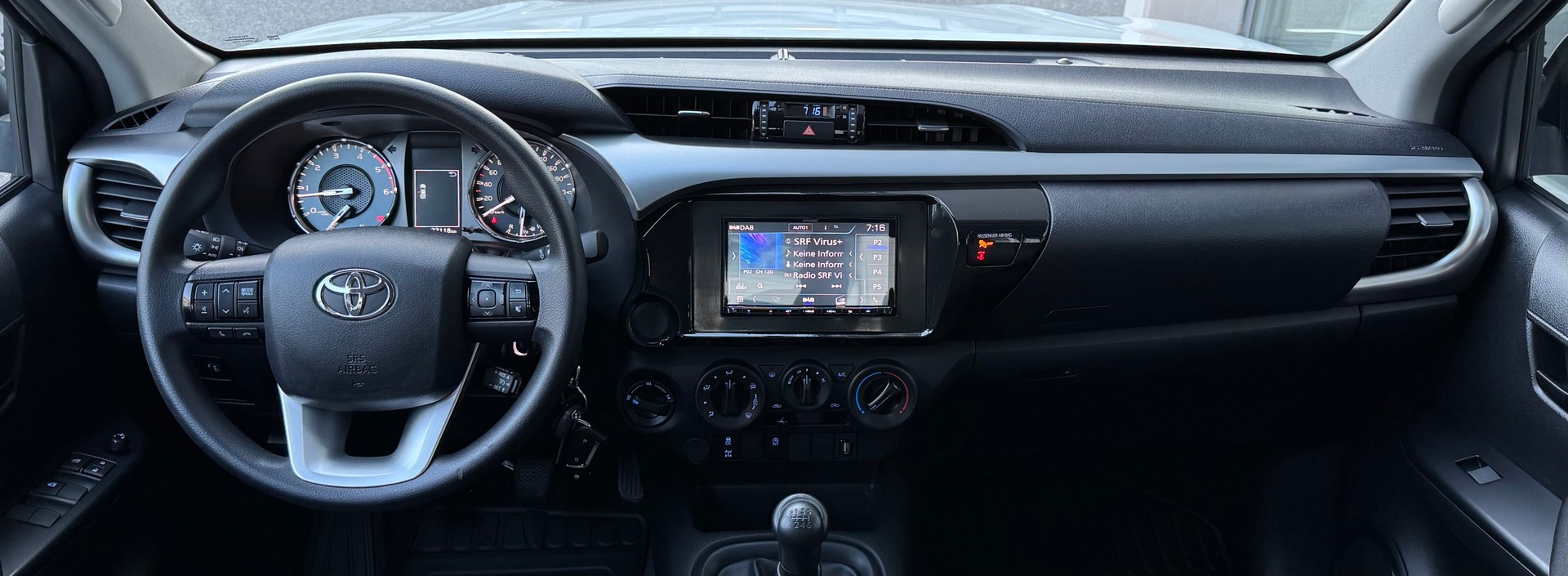 TOYOTA Hilux 2.4D-4D Comfort Double Cab 4x4-image-13
