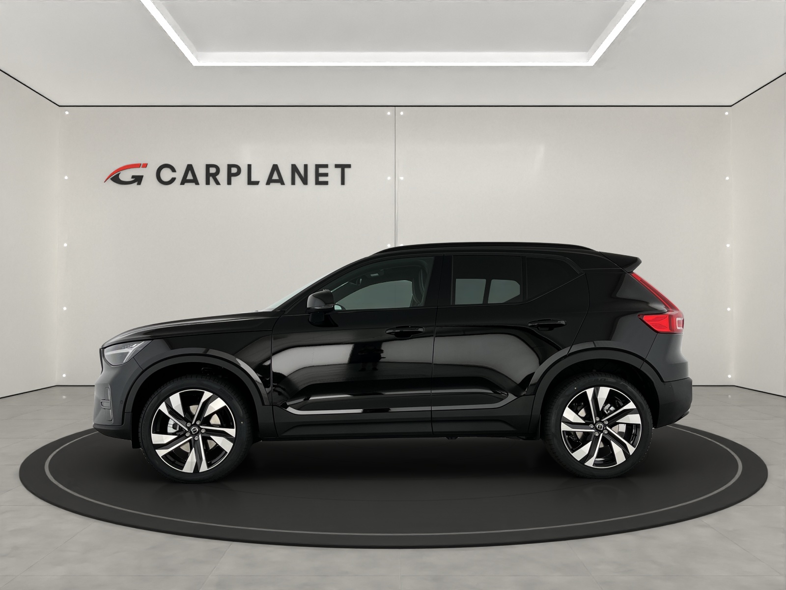 VOLVO XC40 2.0 B3 MH Plus Dark-showroom-element-2