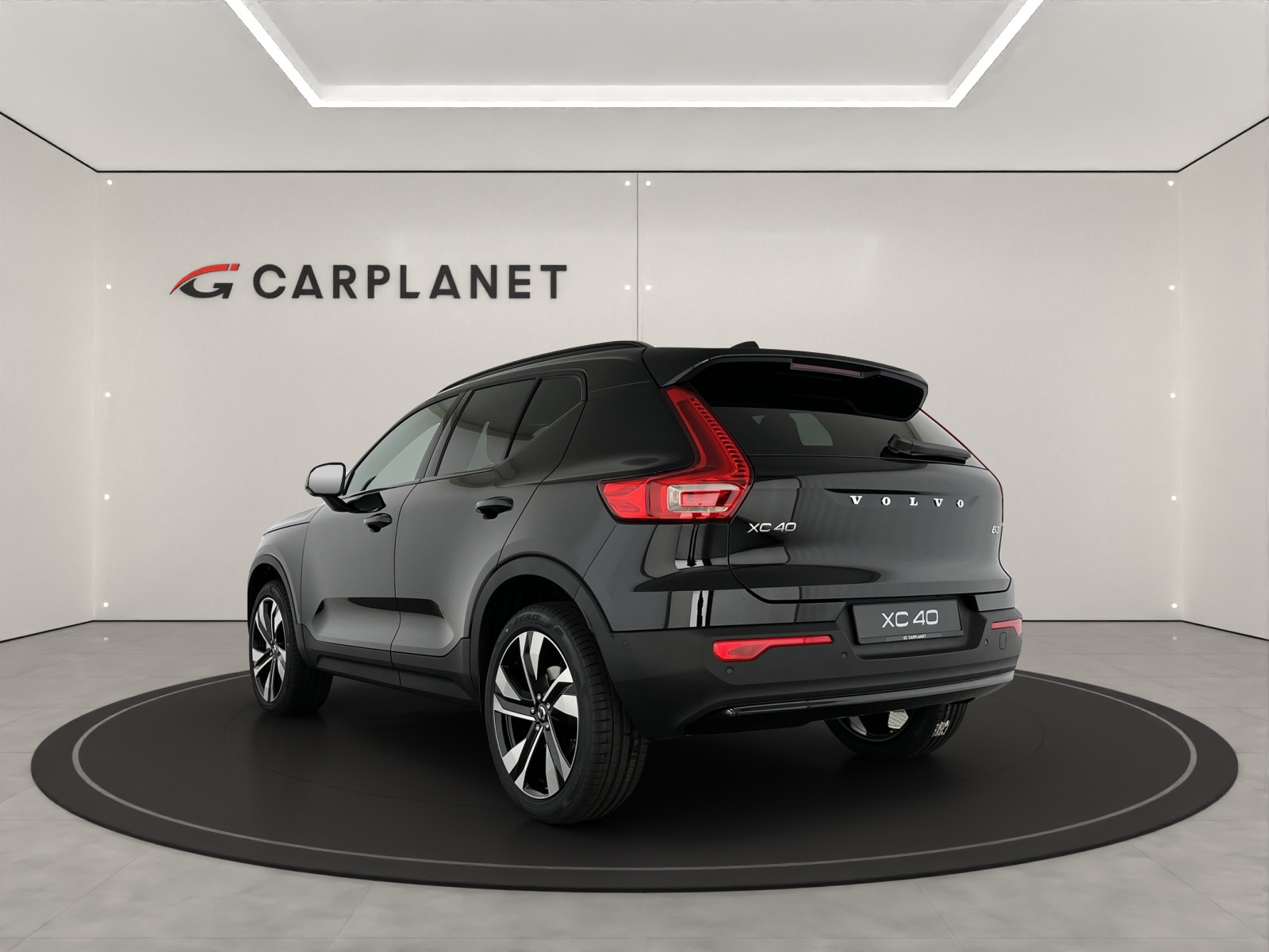 VOLVO XC40 2.0 B3 MH Plus Dark-showroom-element-3