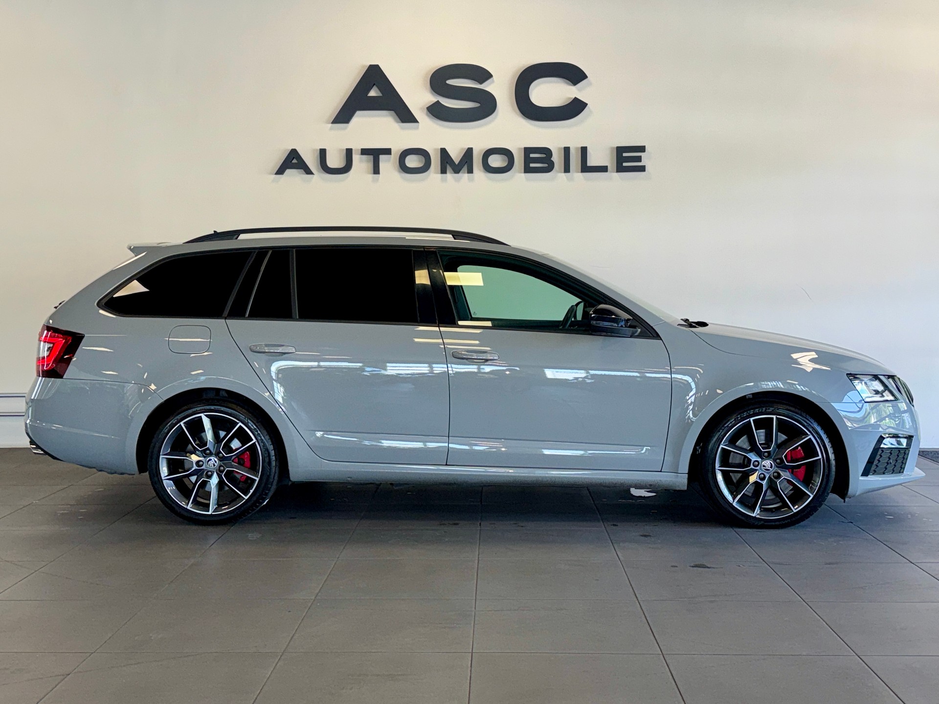 SKODA Octavia Combi 2.0 TSI RS DSG-showroom-element-1
