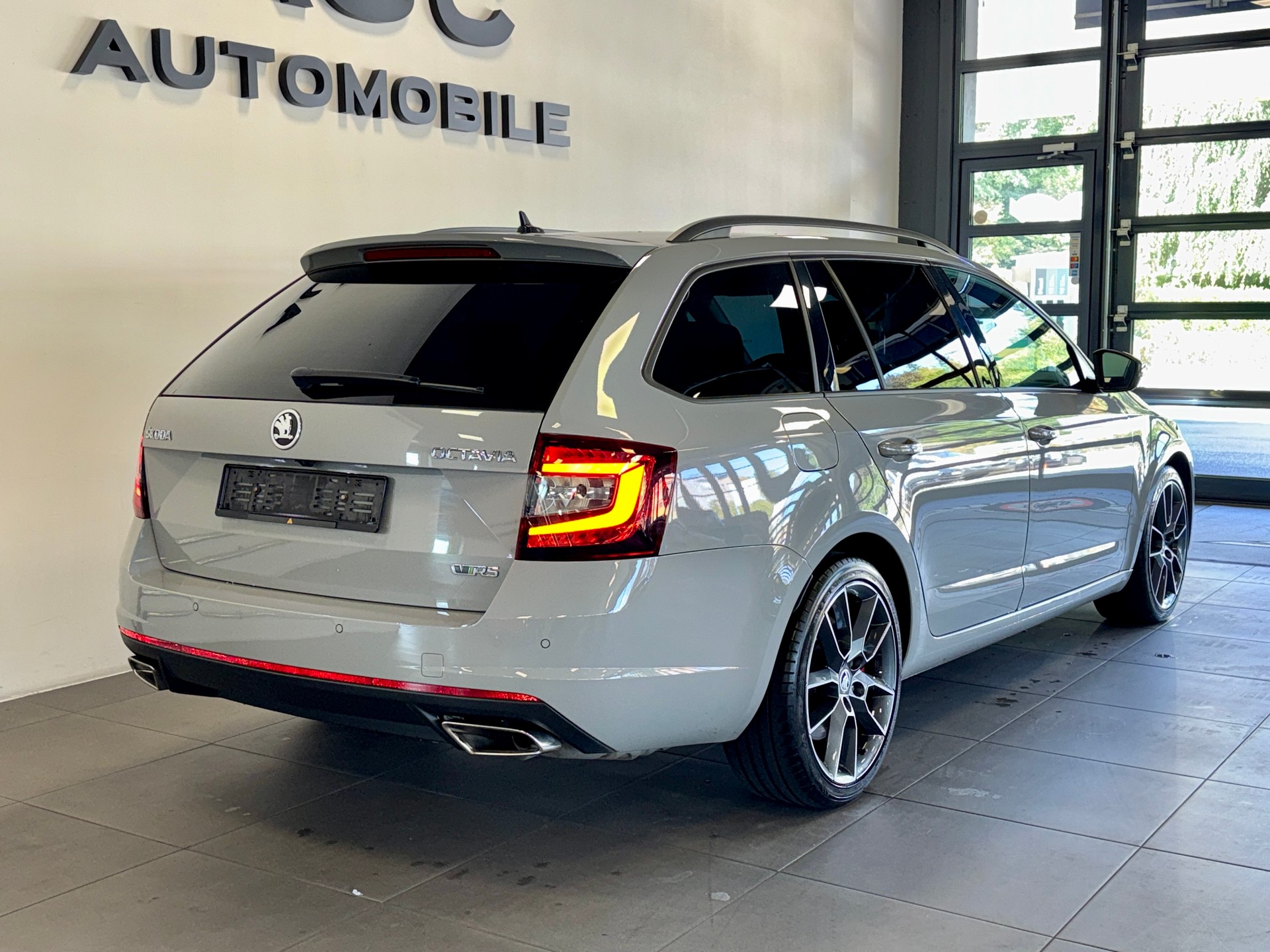 SKODA Octavia Combi 2.0 TSI RS DSG-showroom-element-2