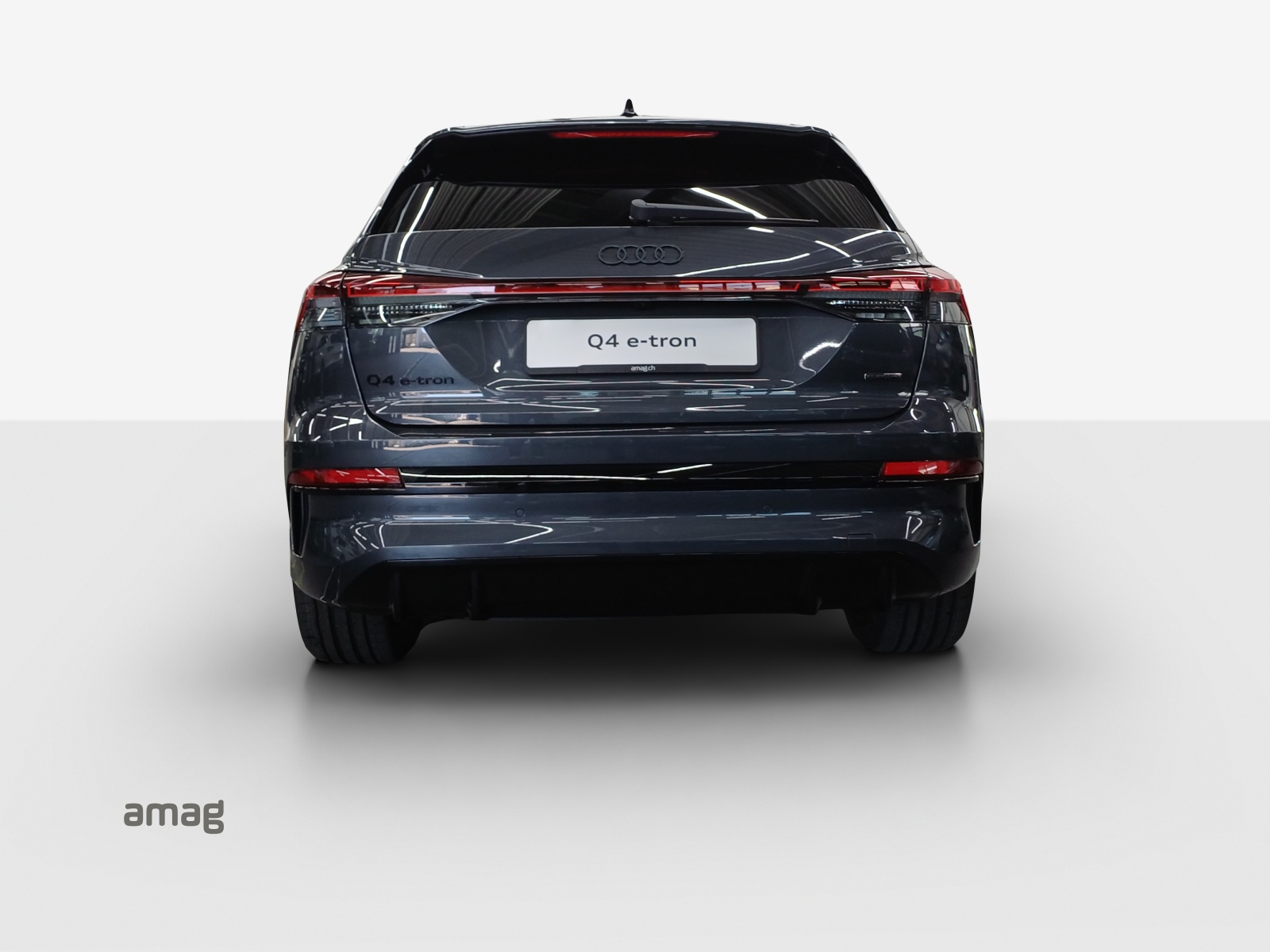 AUDI Q4 e-tron SUV quattro performance-showroom-element-3