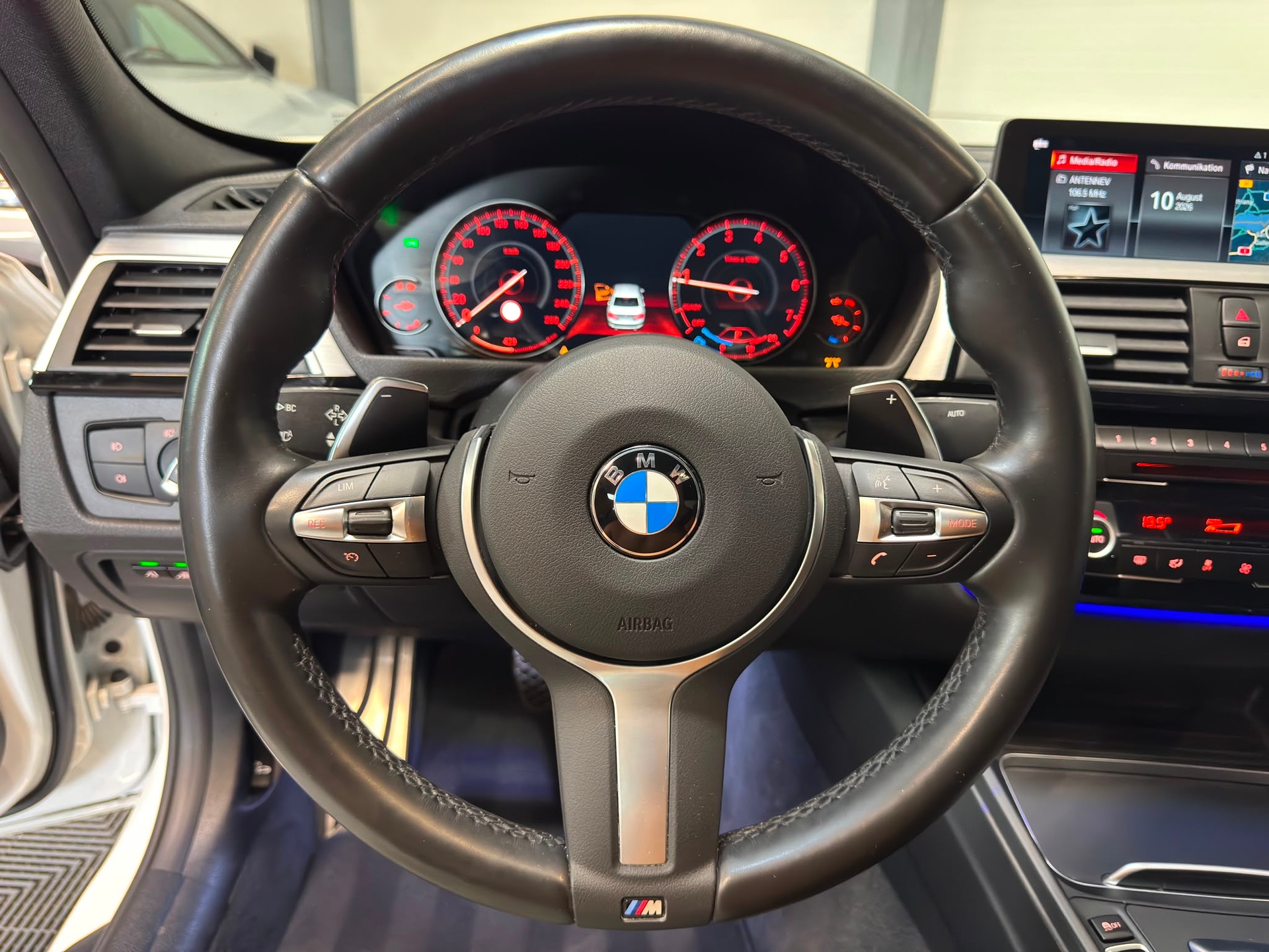 BMW 330i xDrive SAG M-Sport-image-9