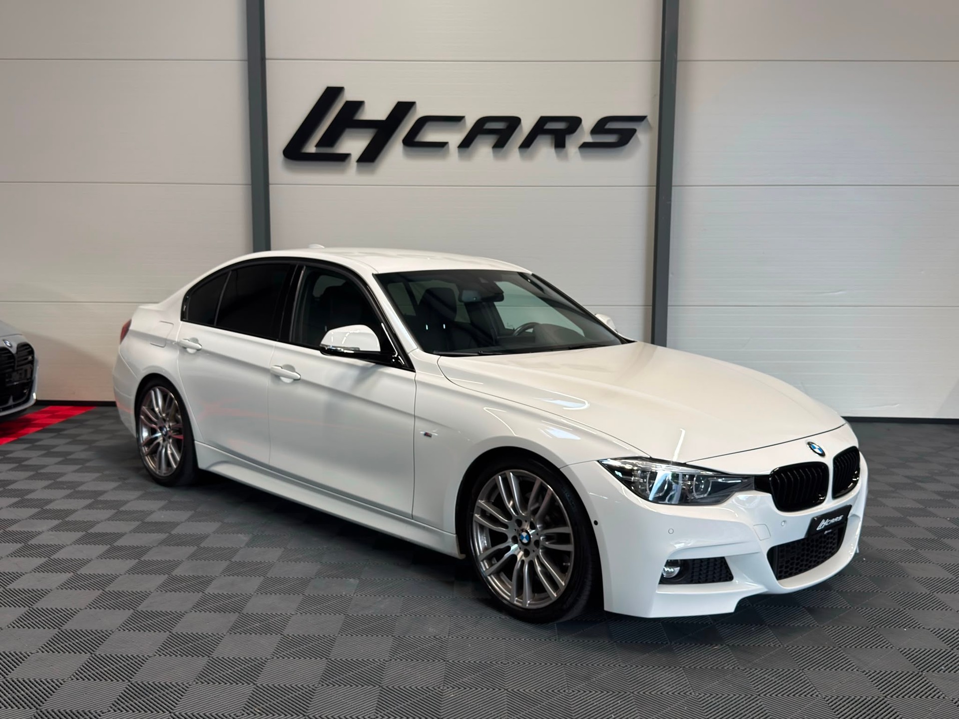 BMW 330i xDrive SAG M-Sport-image-5