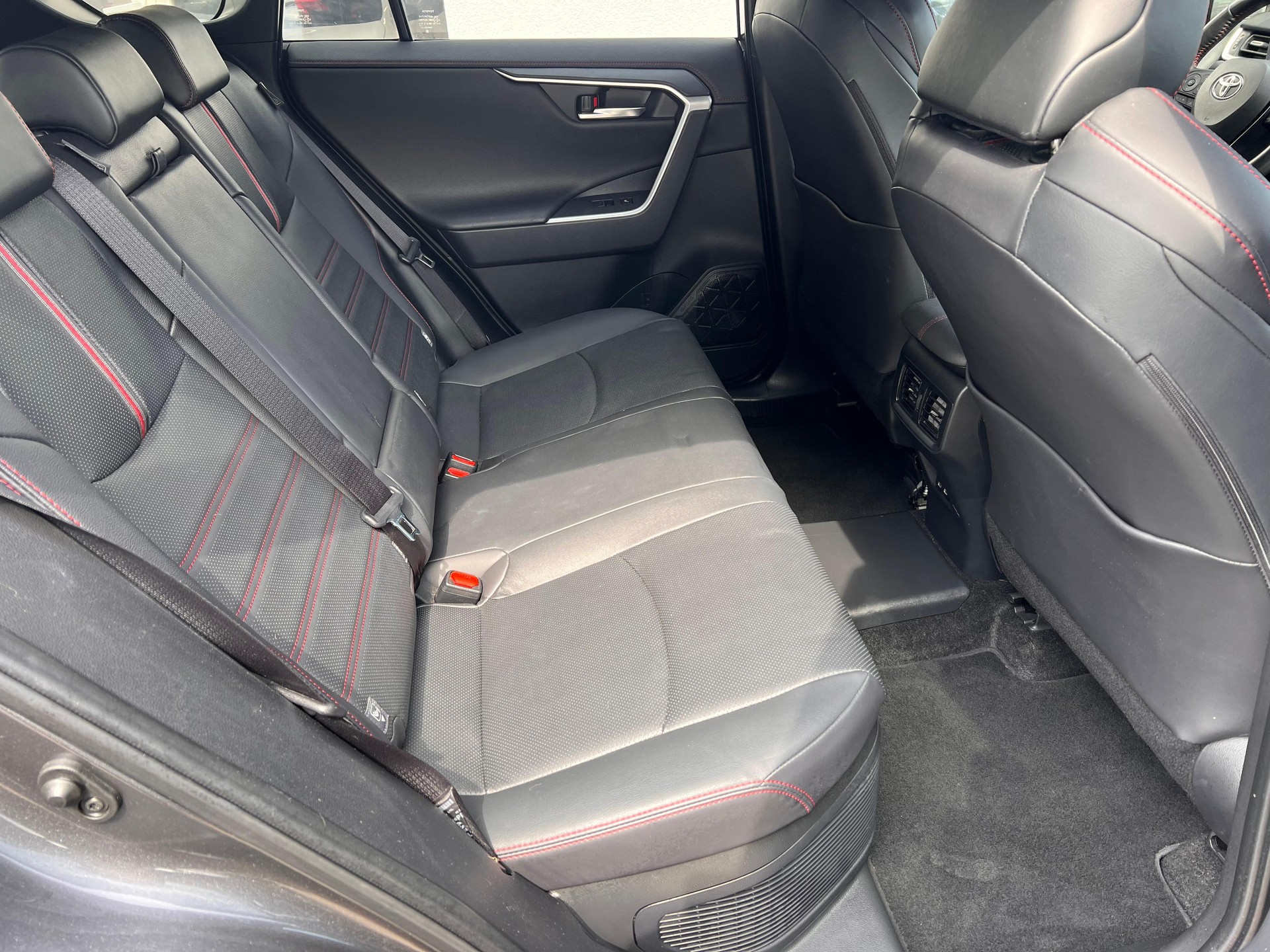 TOYOTA RAV4 2.5 Plug-In-Hybrid Platinum-image-11