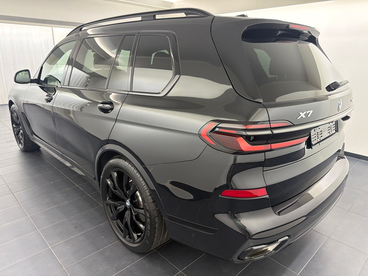 BMW X7 xDr 48 40d M Sport Pro-showroom-element-1