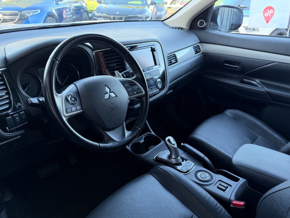 MITSUBISHI Outlander 2.0 PHEV Intense-image-4