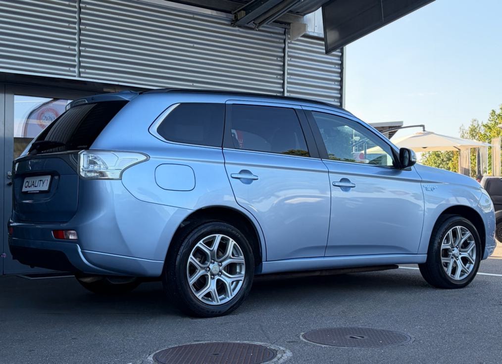 MITSUBISHI Outlander 2.0 PHEV Intense-showroom-element-2