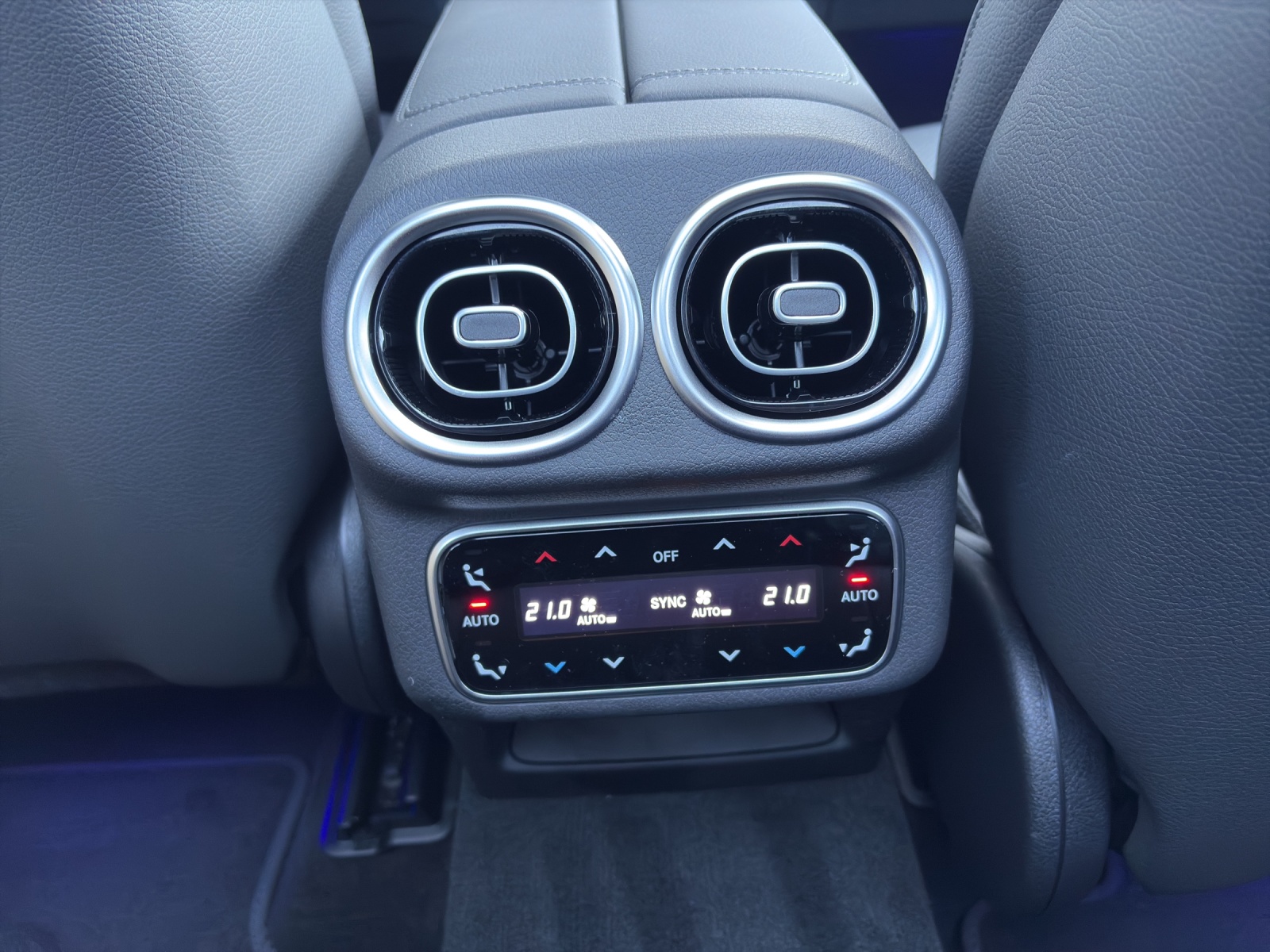 MERCEDES-BENZ GLC 300 e 4Matic EQ Star 9G-Tronic-image-18