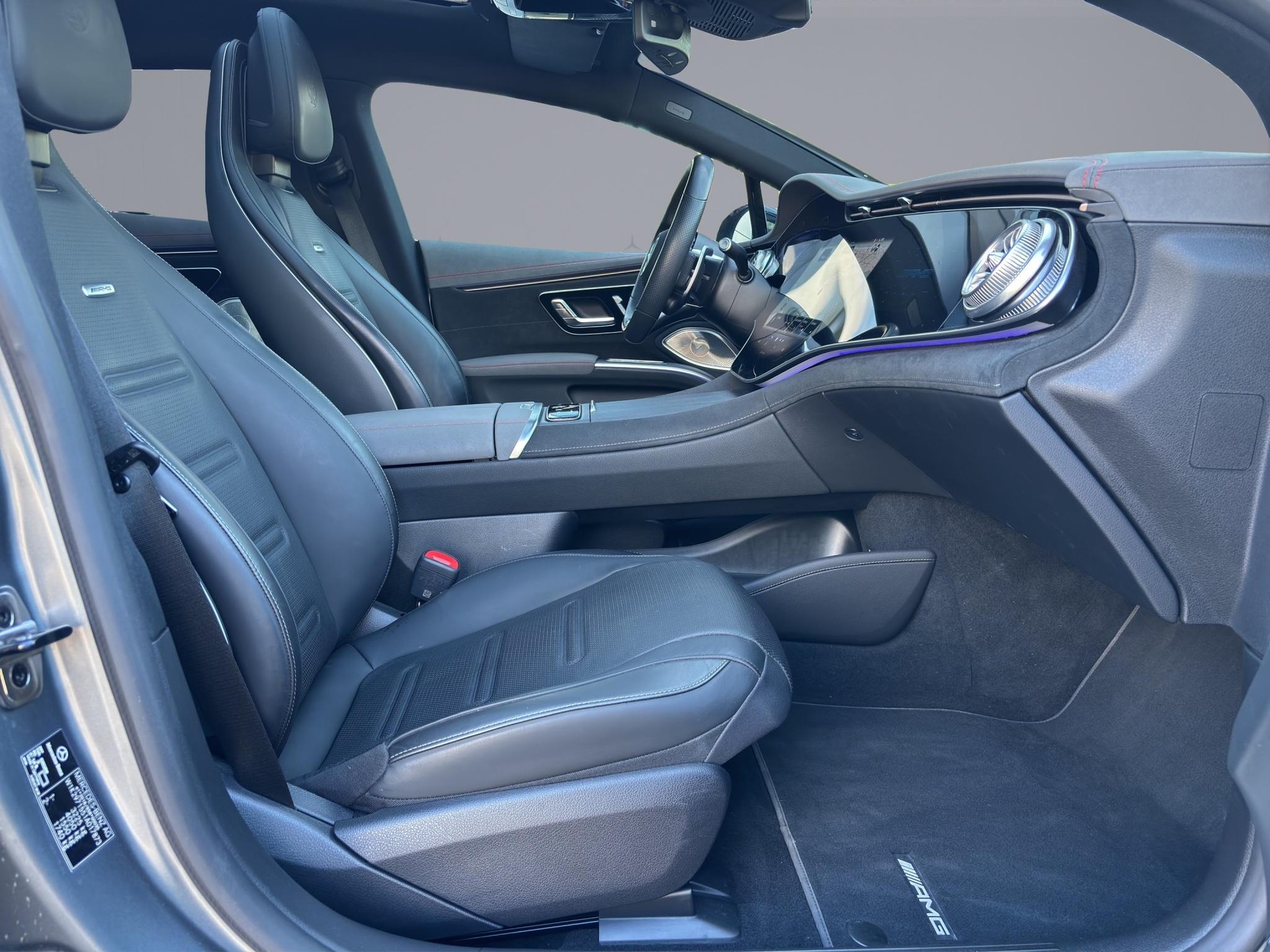 MERCEDES-BENZ EQS 53 4matic+-image-15