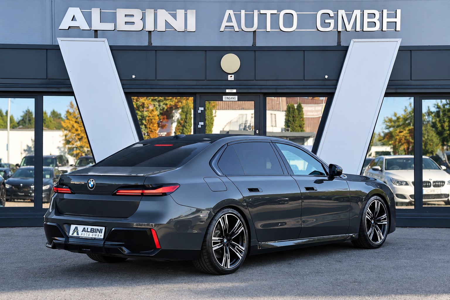 BMW 740d xDrive M-Sport Pro *CH-Fahrzeug* *ÜBER CHF 200'000..- Neupreis*-showroom-element-2