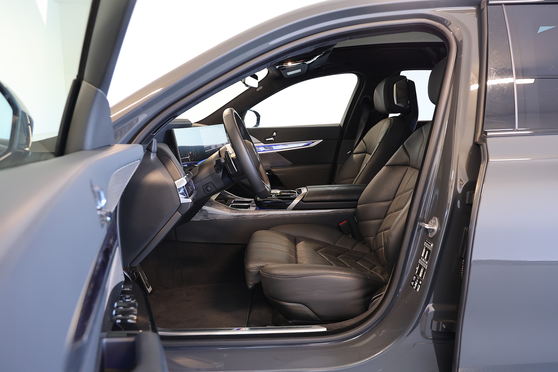 BMW 740d xDrive M-Sport Pro *CH-Fahrzeug* *ÜBER CHF 200'000..- Neupreis*-image-4