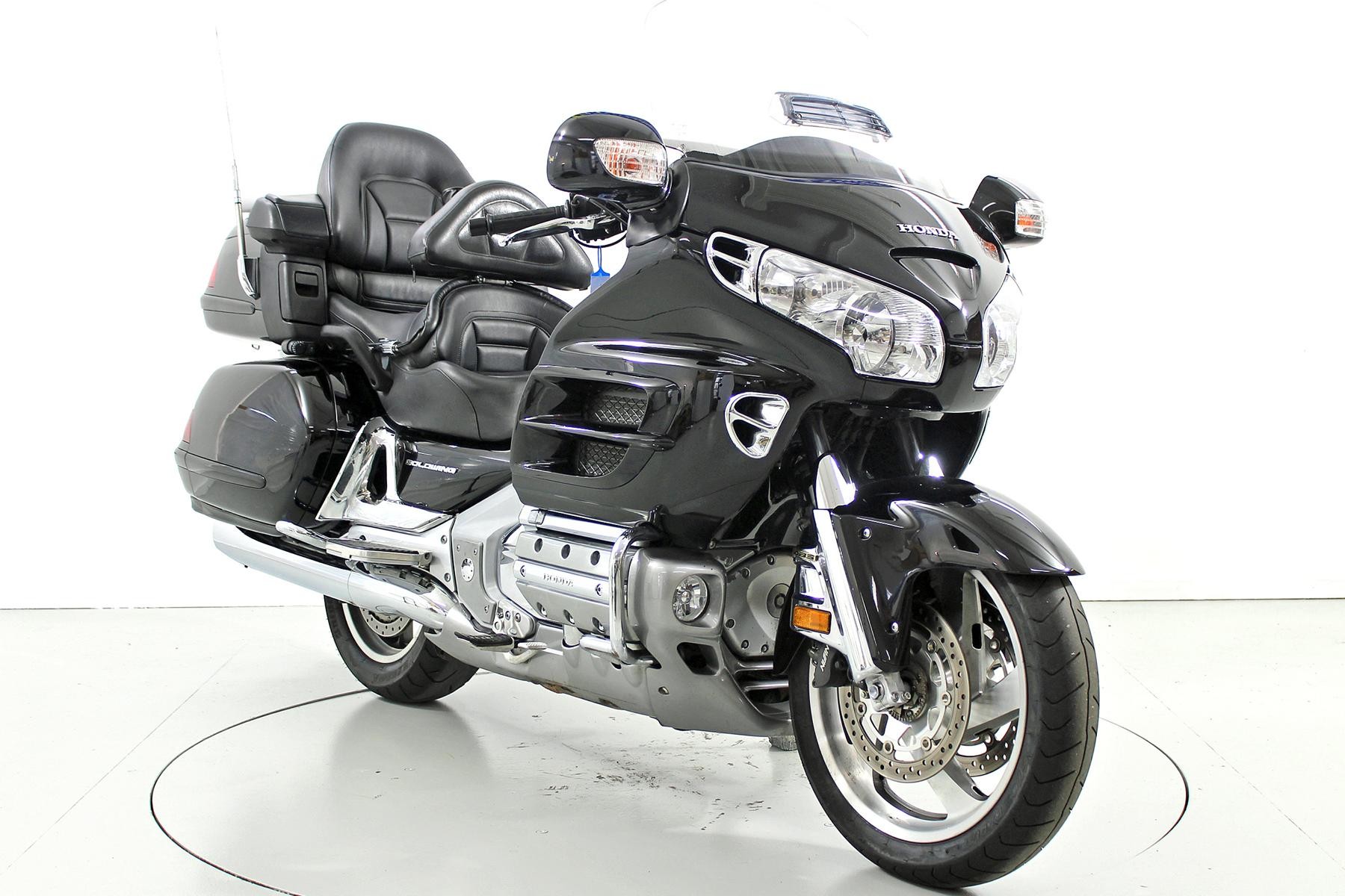 HONDA GL 1800 Goldwing-image-1