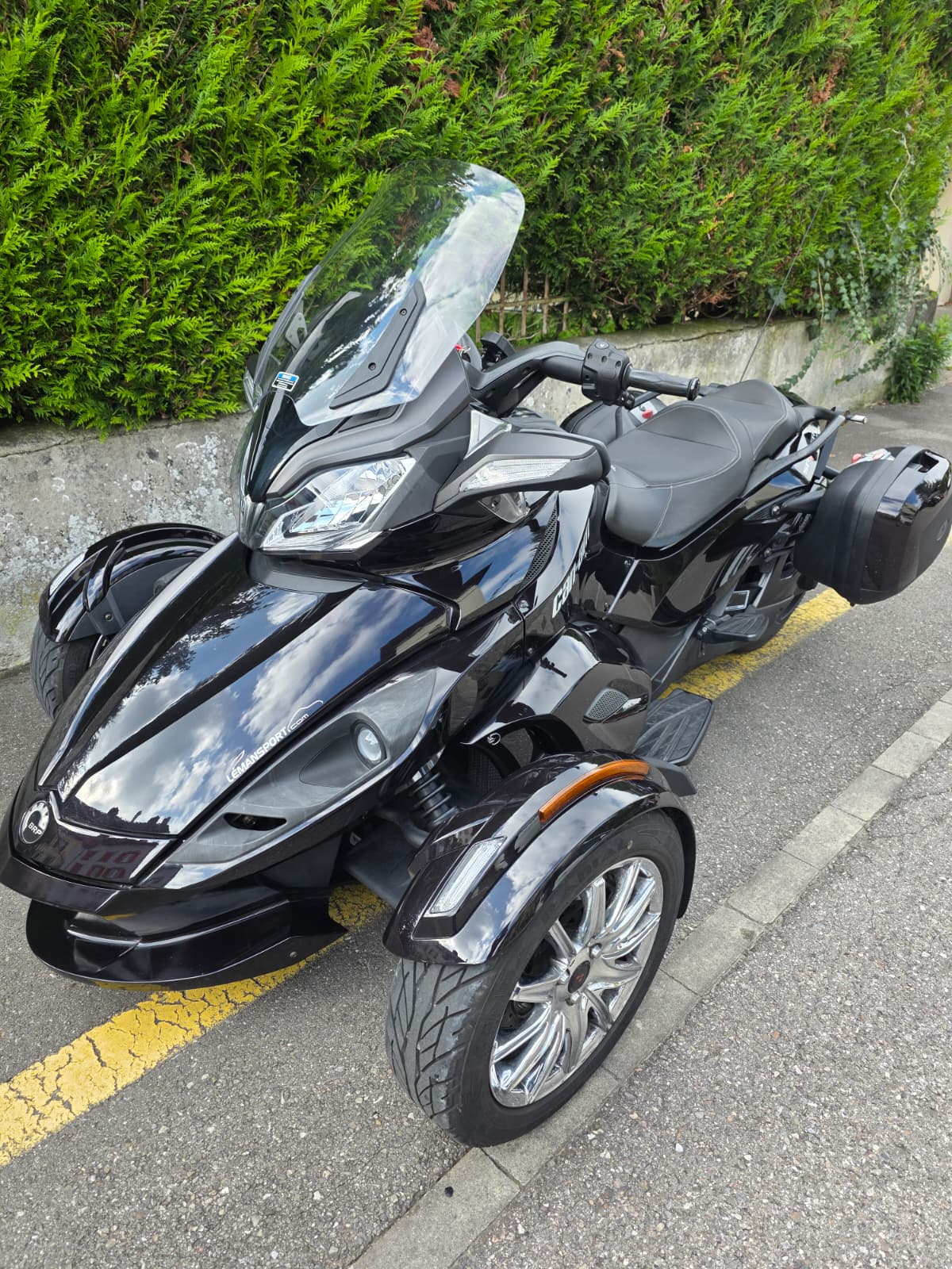 CAN-AM Spyder ST-image-2