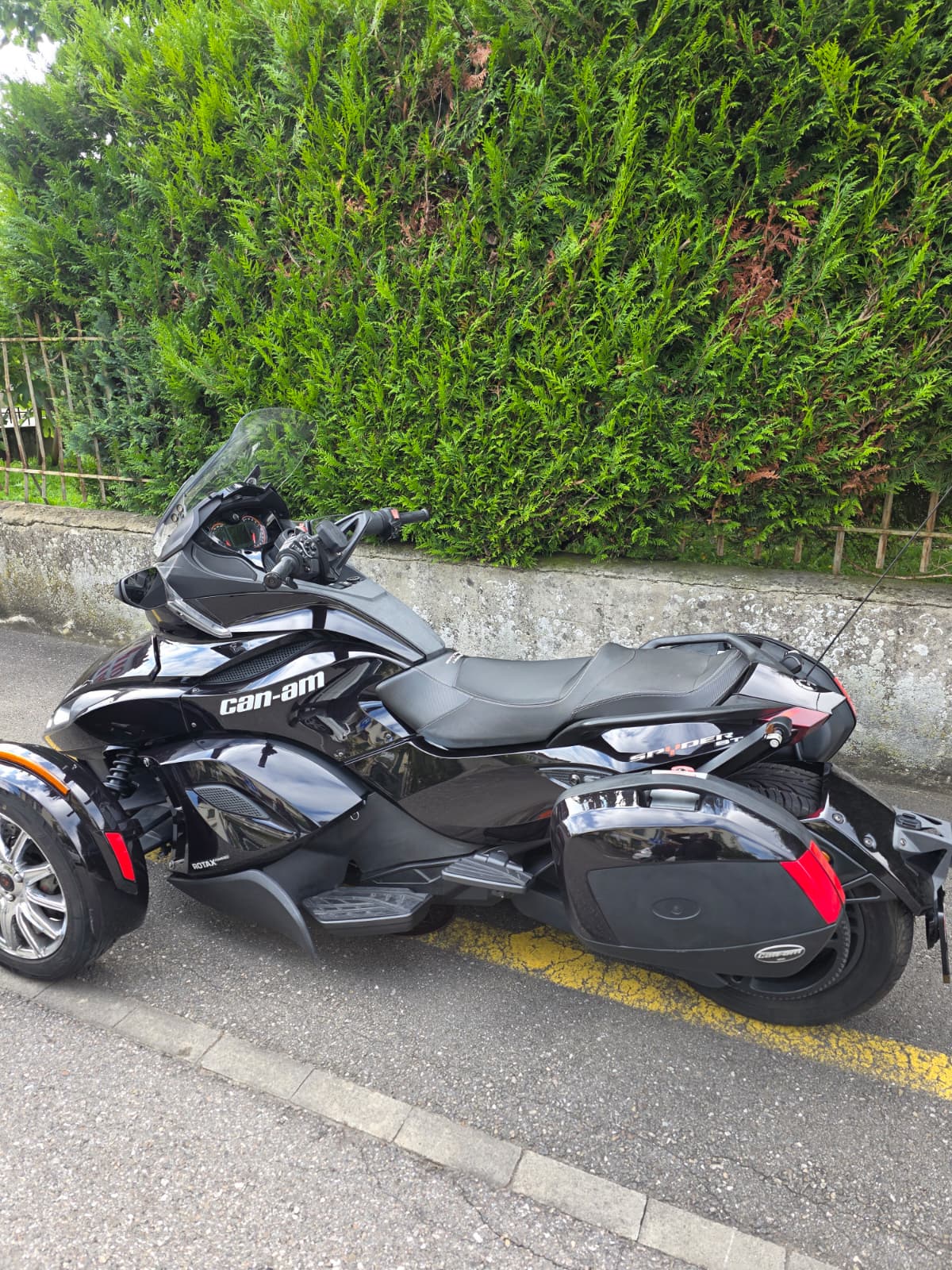 CAN-AM Spyder ST-image-3