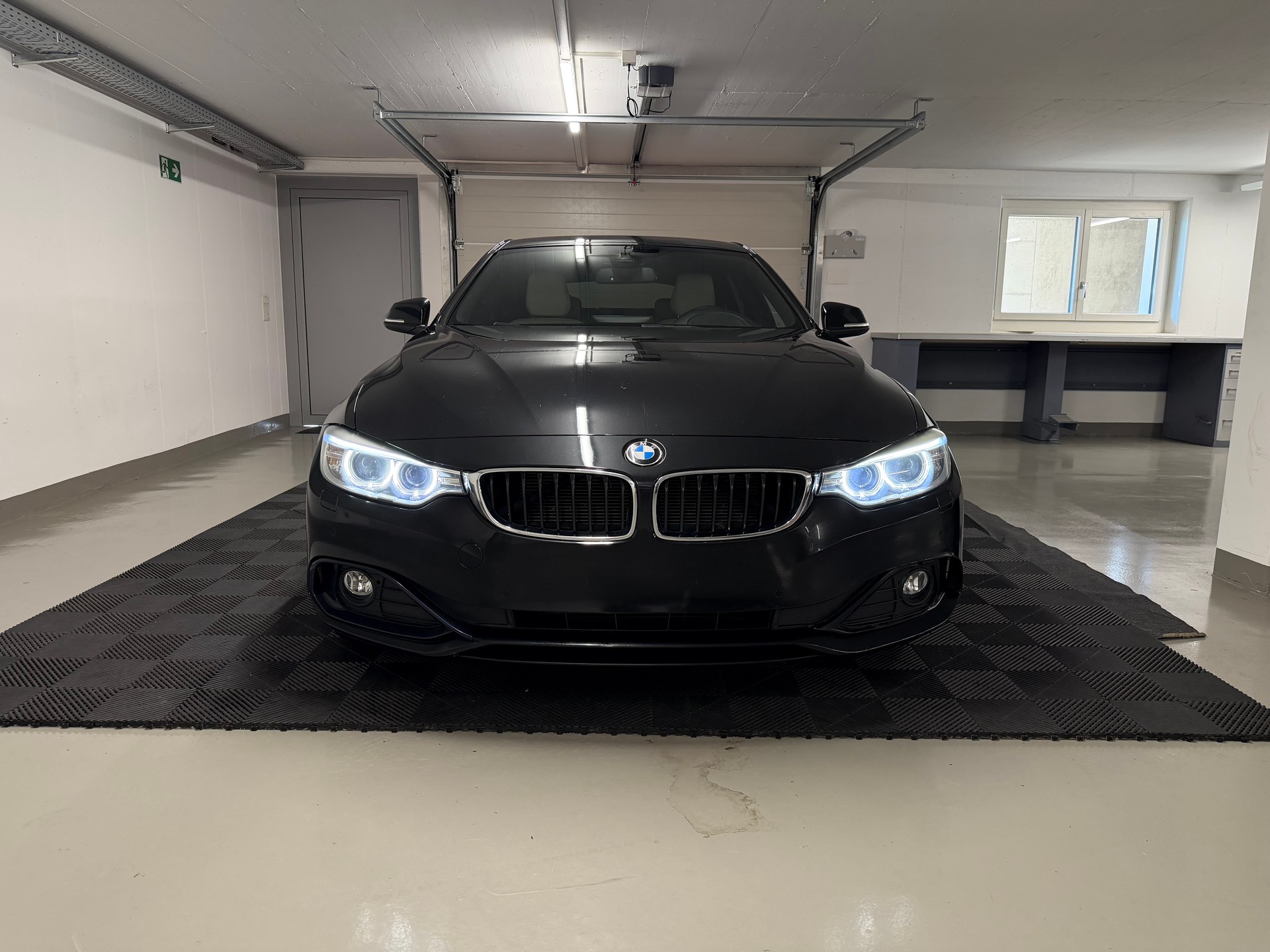 BMW Gran Coupé-showroom-element-1