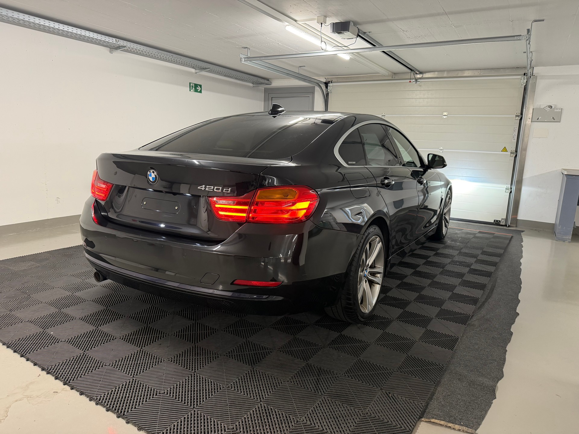 BMW Gran Coupé-showroom-element-3