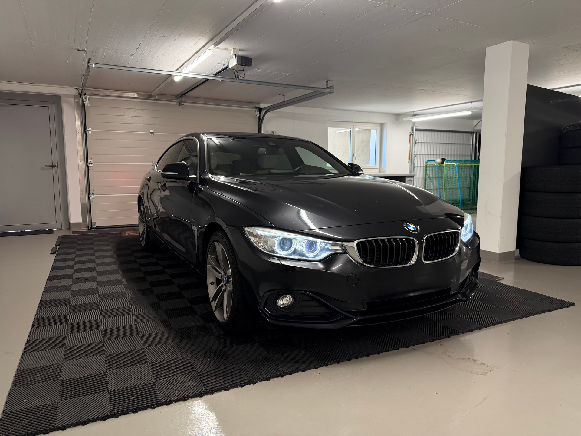 BMW Gran Coupé-showroom-element-2