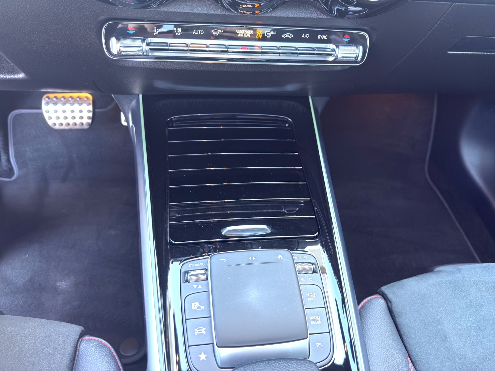 MERCEDES-BENZ GLB 250 AMG Line 4 MATIC 8G-Tronic-image-12