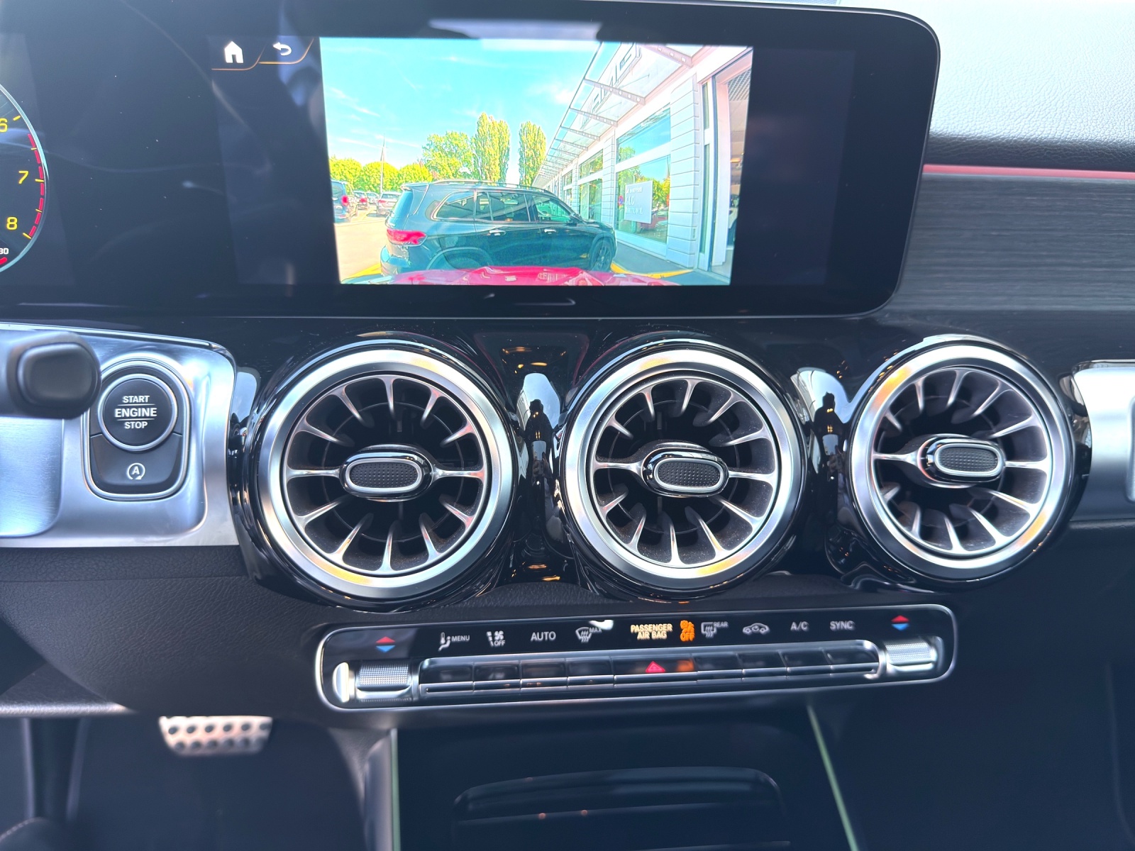 MERCEDES-BENZ GLB 250 AMG Line 4 MATIC 8G-Tronic-image-14