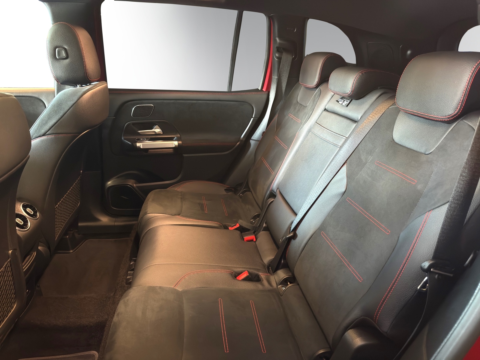 MERCEDES-BENZ GLB 250 AMG Line 4 MATIC 8G-Tronic-image-10