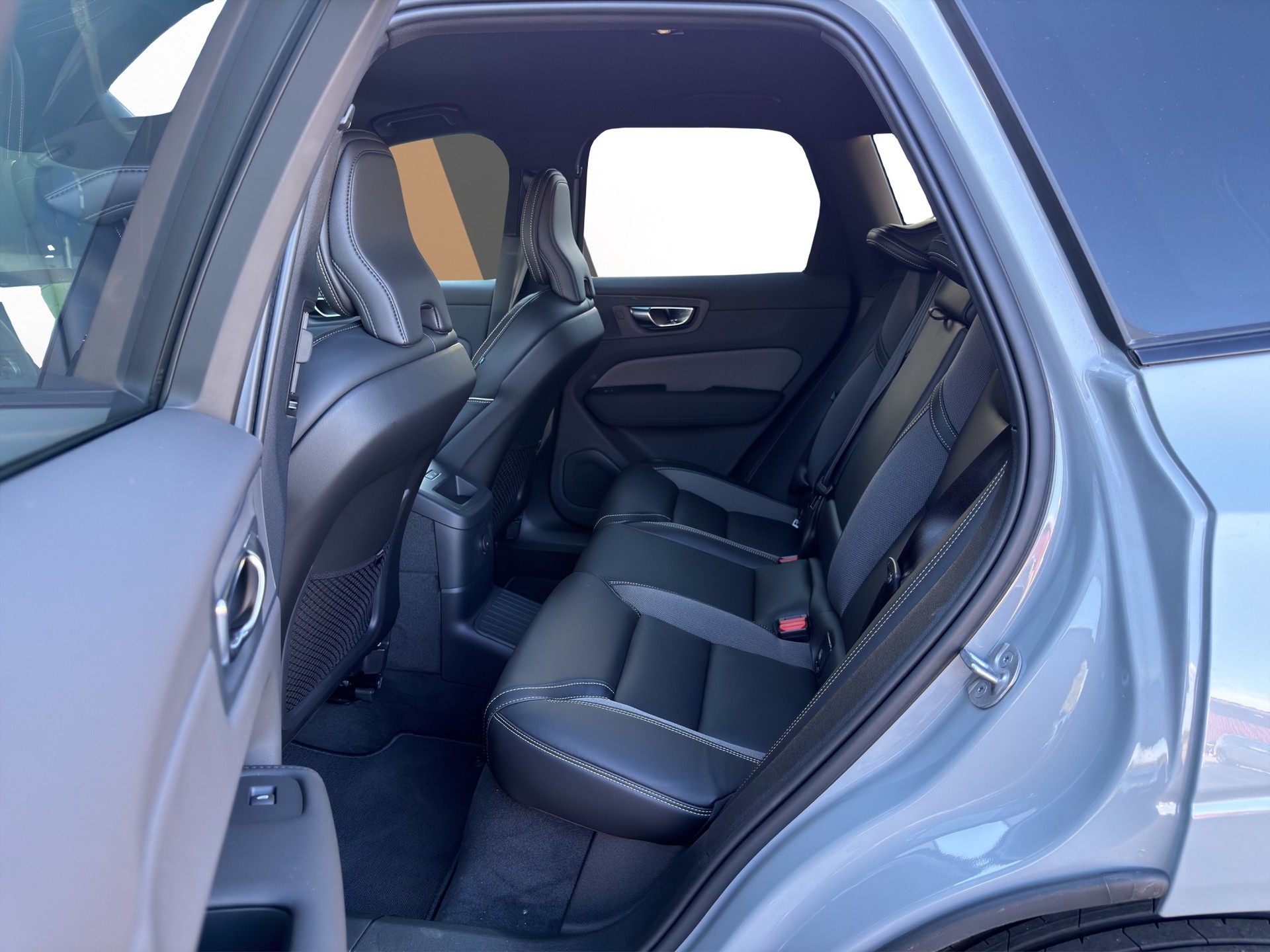 VOLVO XC60 2.0 T8 TE Black Edition eAWD-image-16