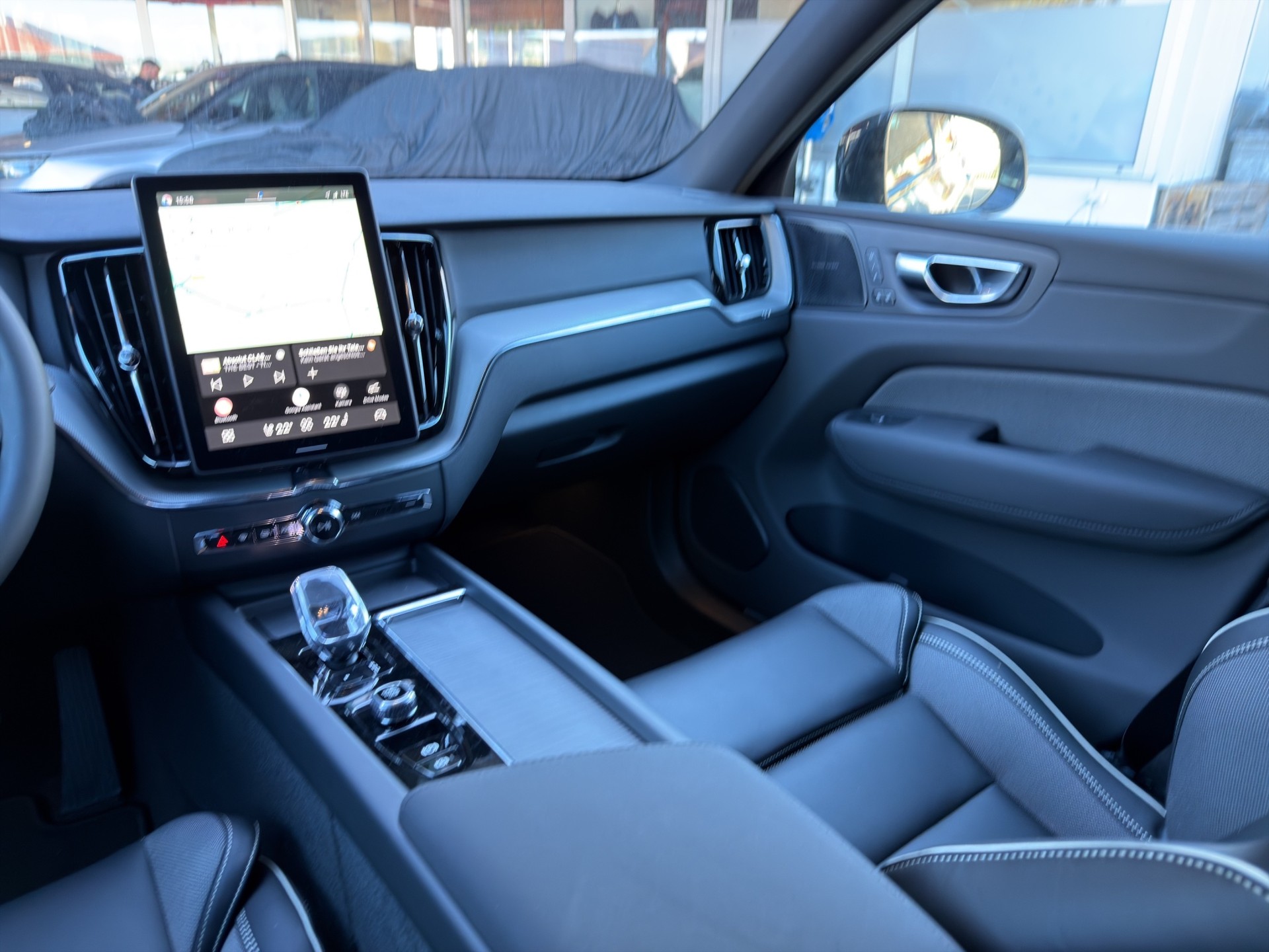VOLVO XC60 2.0 T8 TE Black Edition eAWD-image-38