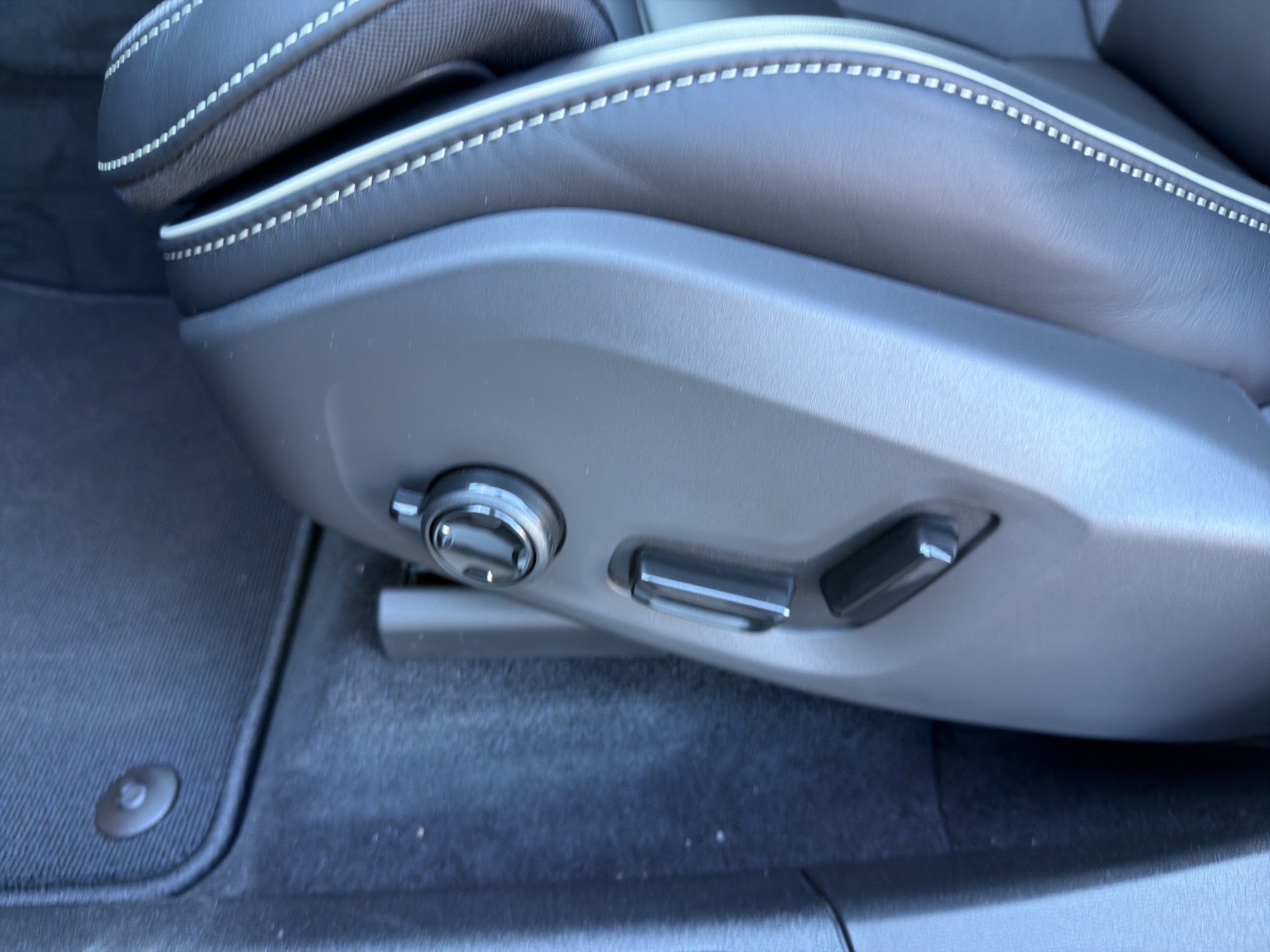 VOLVO XC60 2.0 T8 TE Black Edition eAWD-image-39