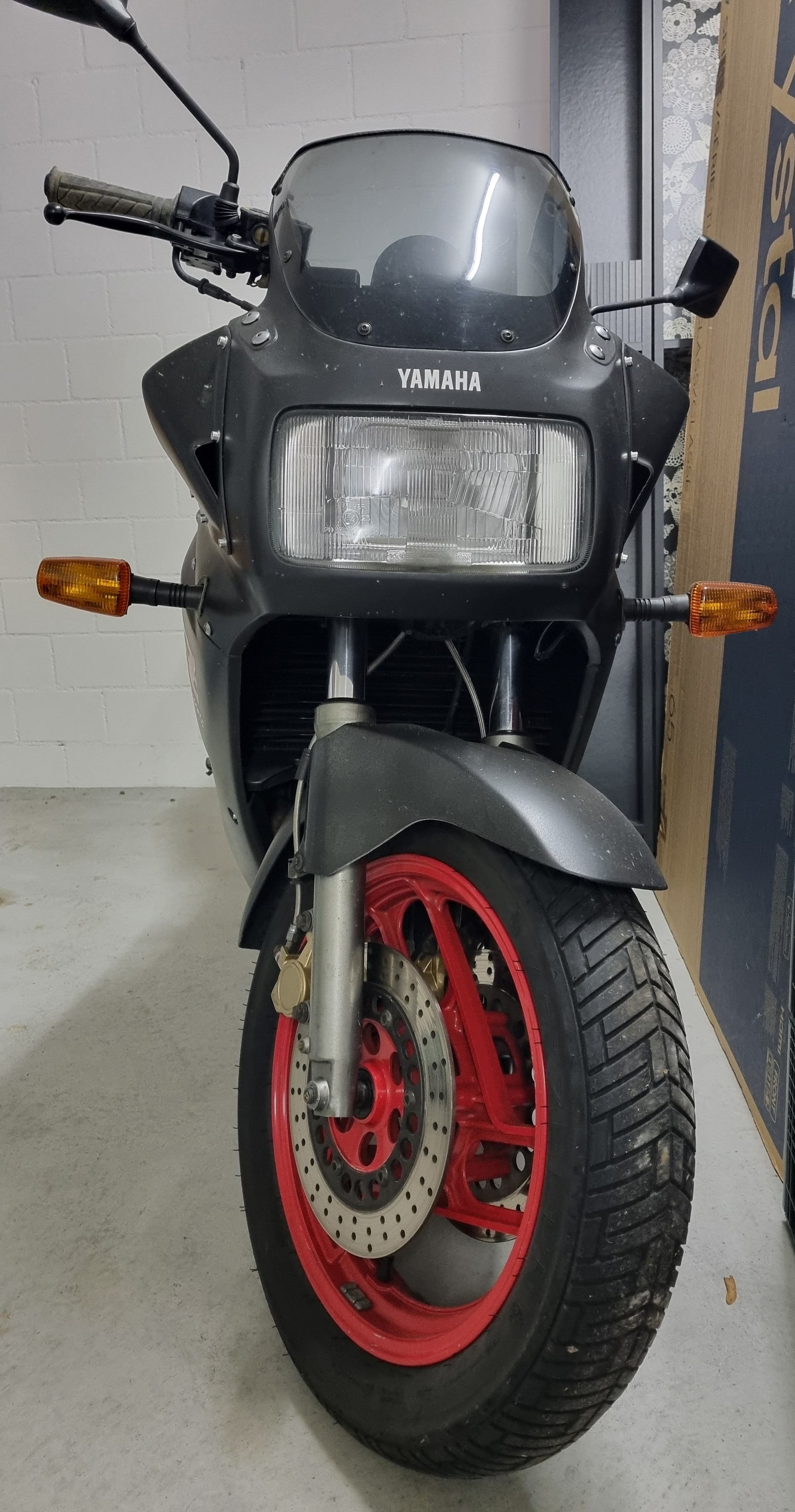 YAMAHA FZ 750-image-2
