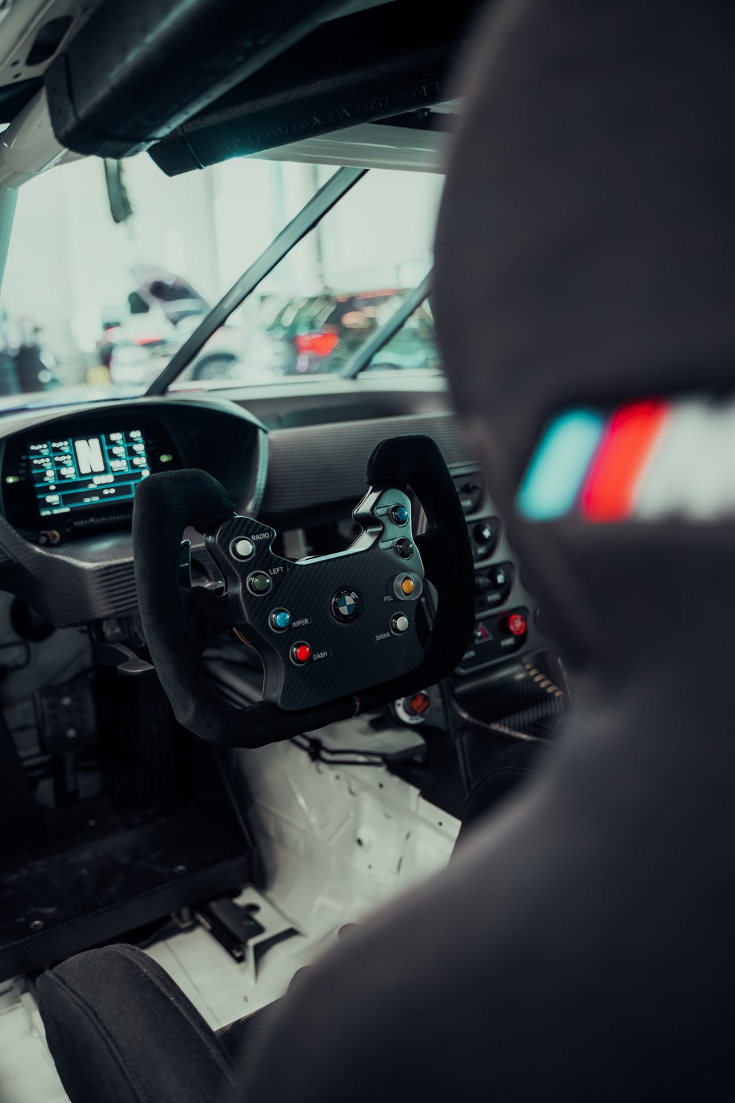 BMW M4 GT4 Rennfahrzeug-image-5