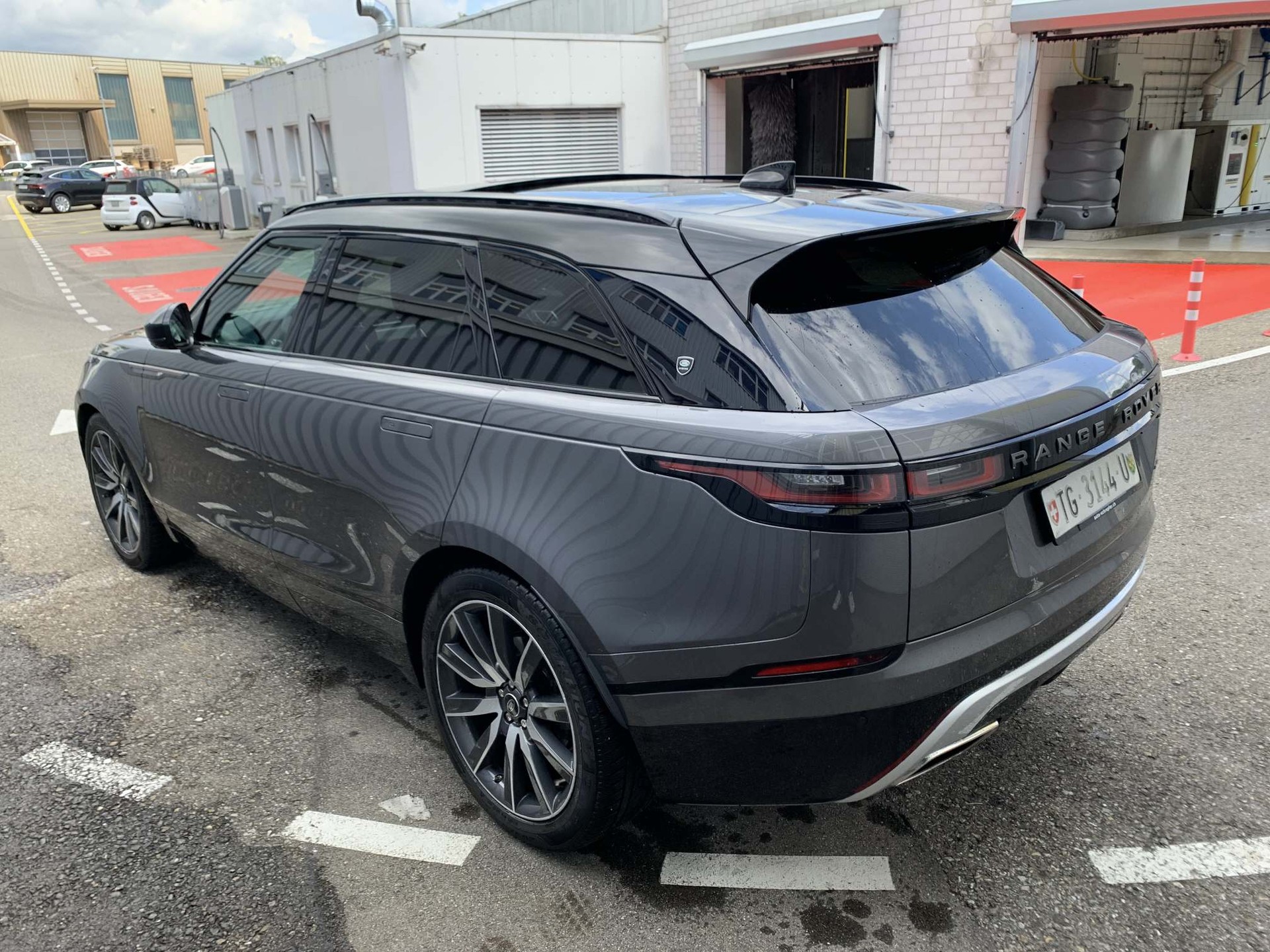 LAND ROVER Range Rover Velar 3.0 V6 R-Dynamic SE-image-4