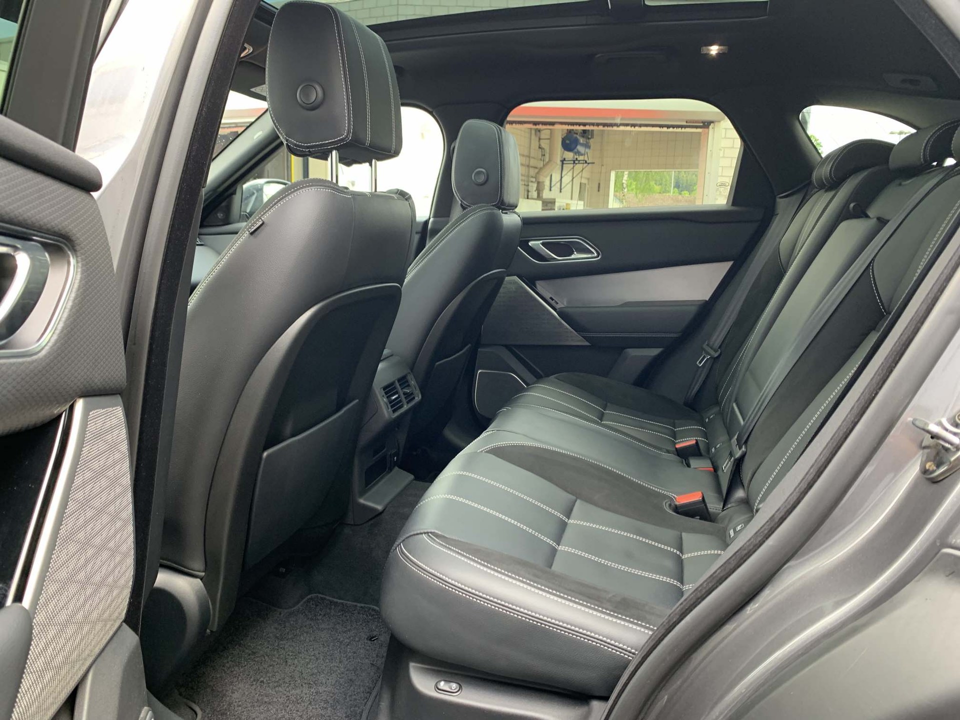 LAND ROVER Range Rover Velar 3.0 V6 R-Dynamic SE-image-6
