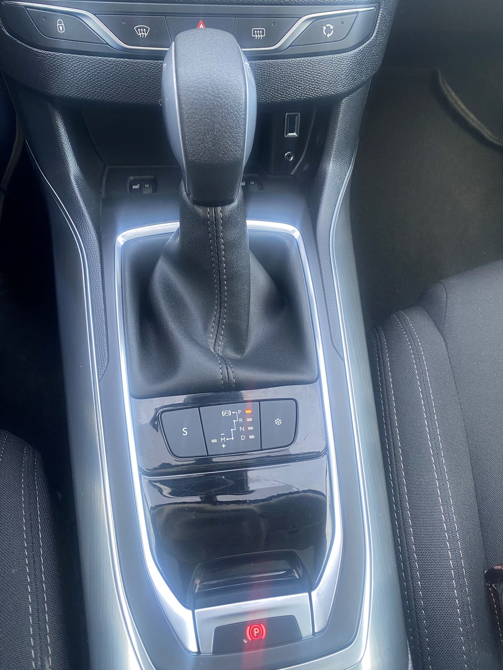 PEUGEOT 308 SW 1.2 THP Allure Automatic-image-3