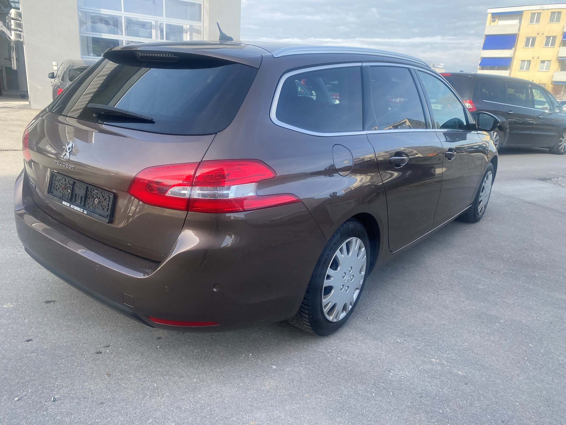 PEUGEOT 308 SW 1.2 THP Allure Automatic-image-9