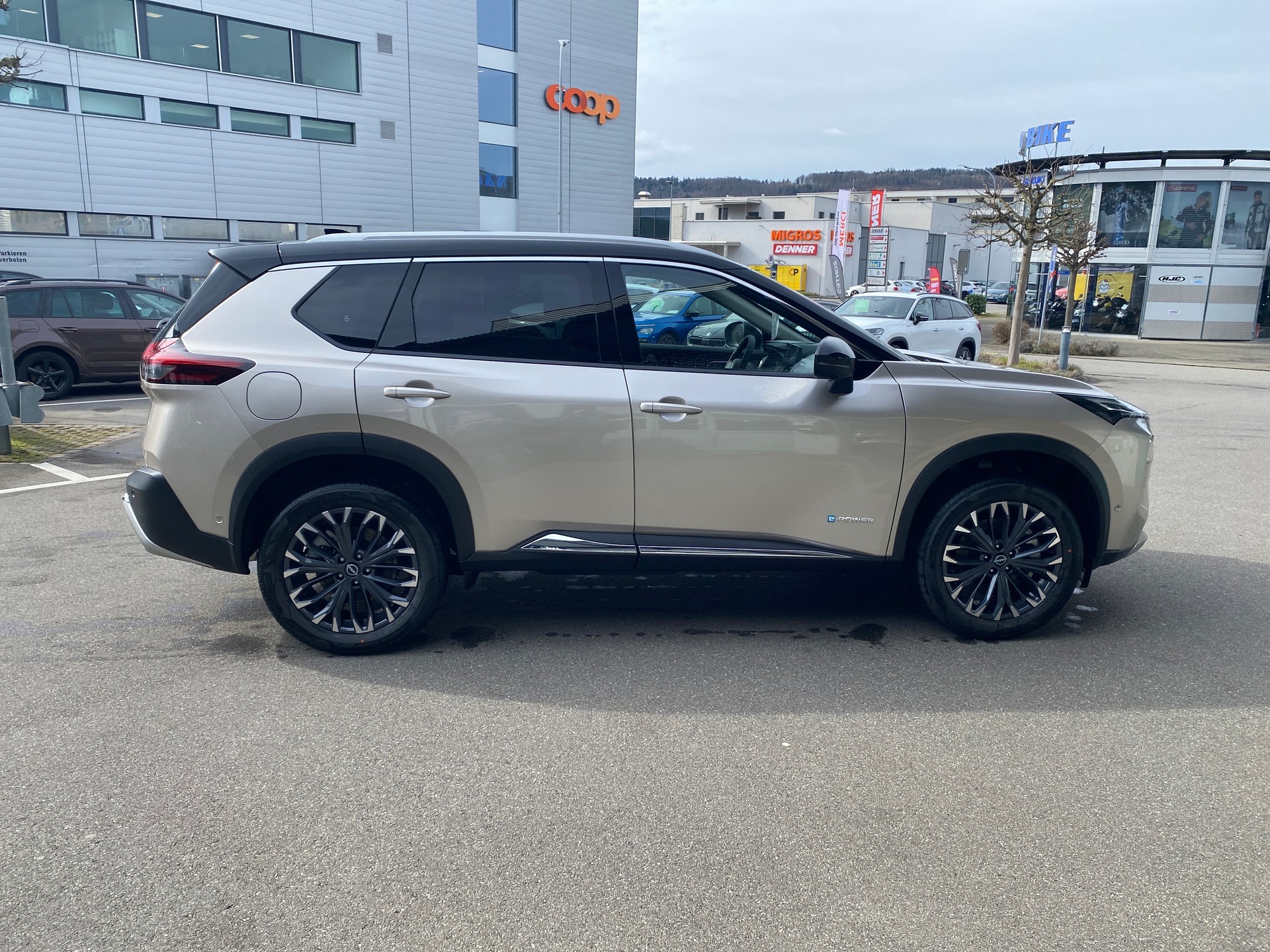 NISSAN X-Trail 1.5 VC-T e-Power 4WD 7 Sitze Tekna-image-4