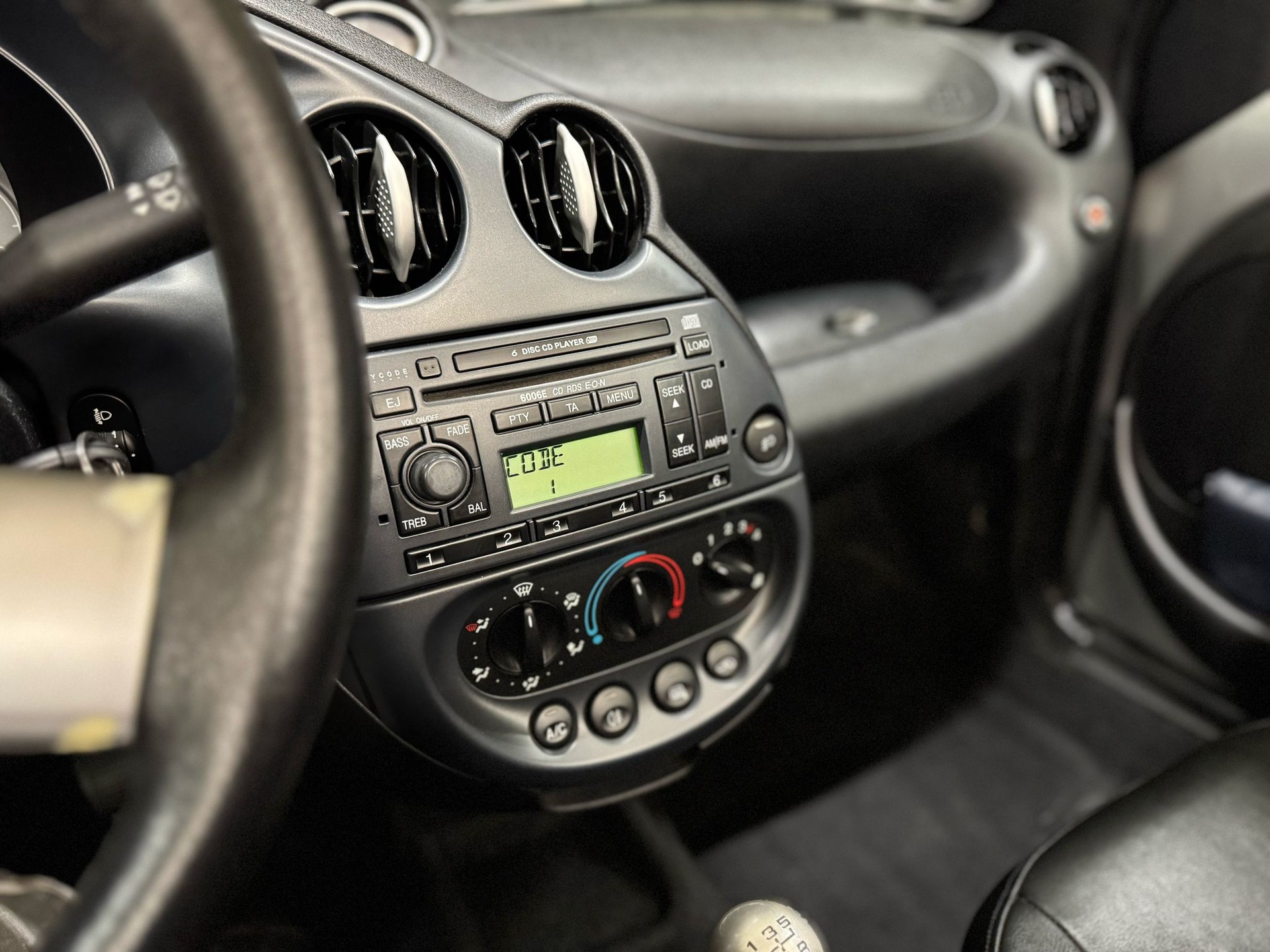 FORD Streetka 1.6 (Luxury)-image-11