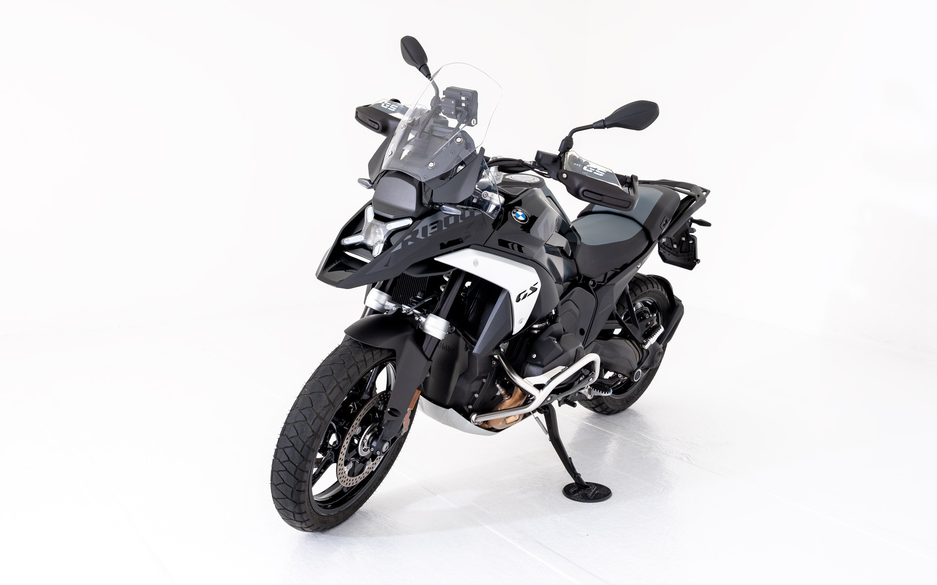 BMW R 1300 GS Triple Black-image-4