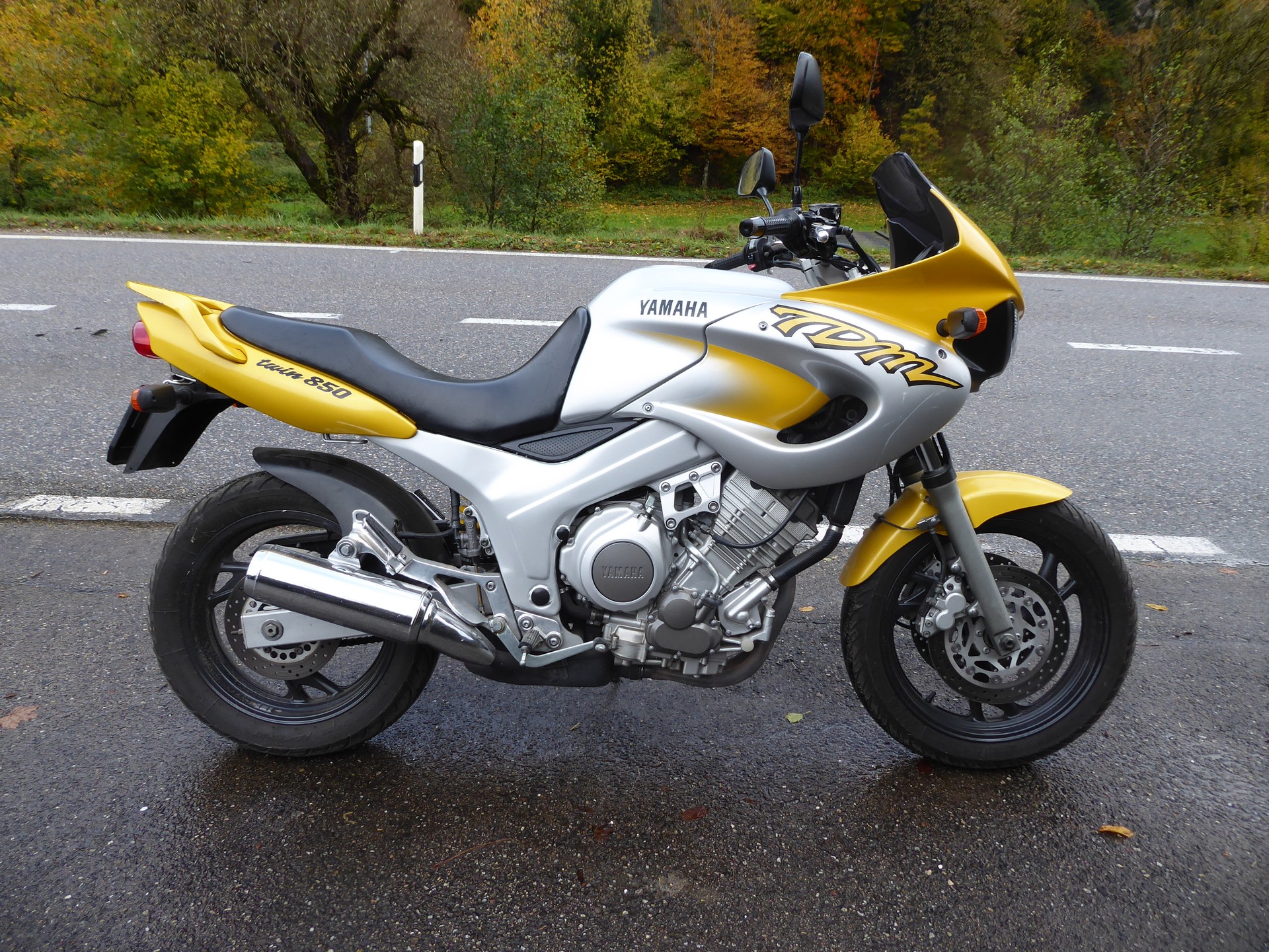 YAMAHA TDM 850-image-0