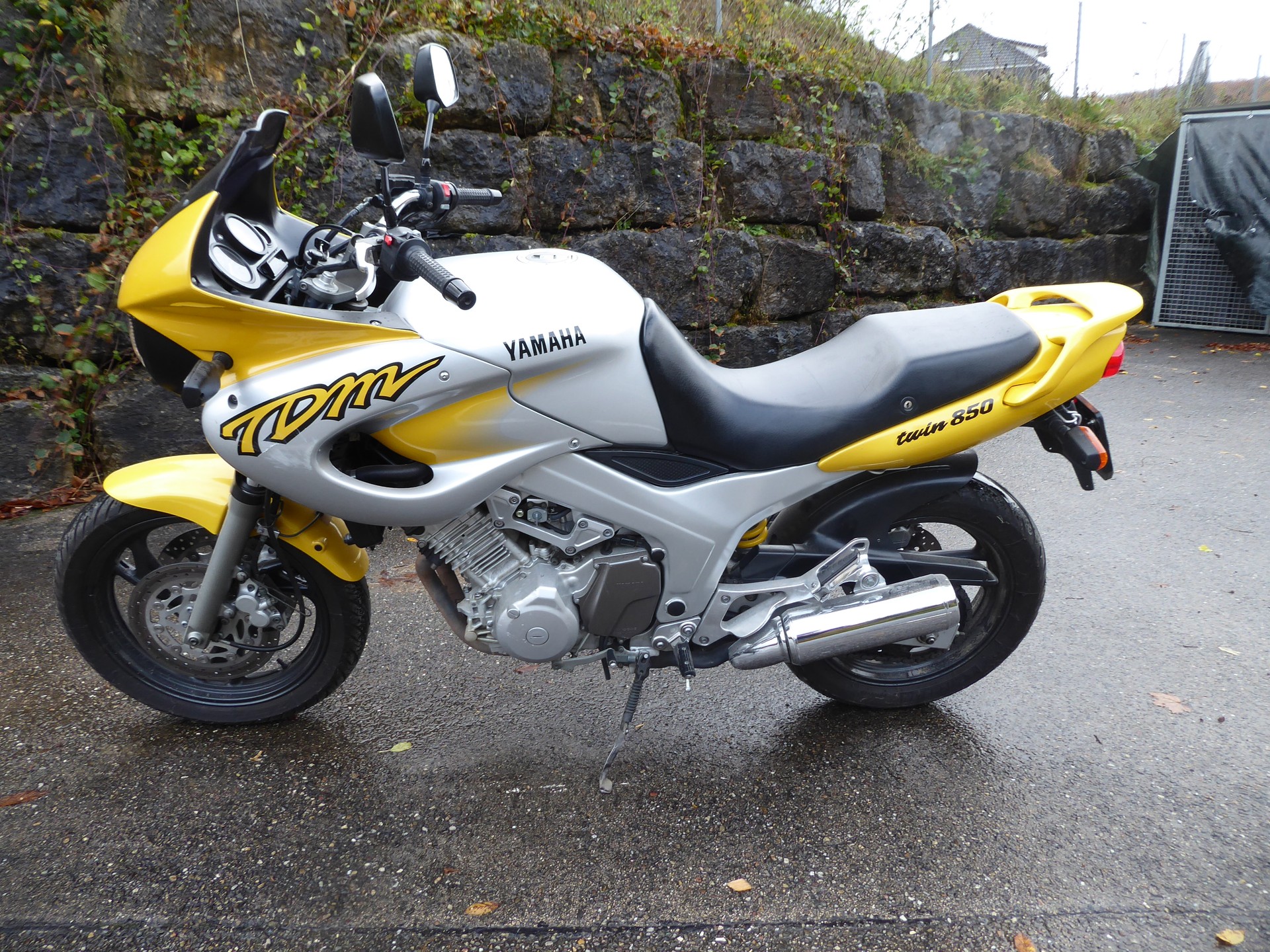 YAMAHA TDM 850-image-2