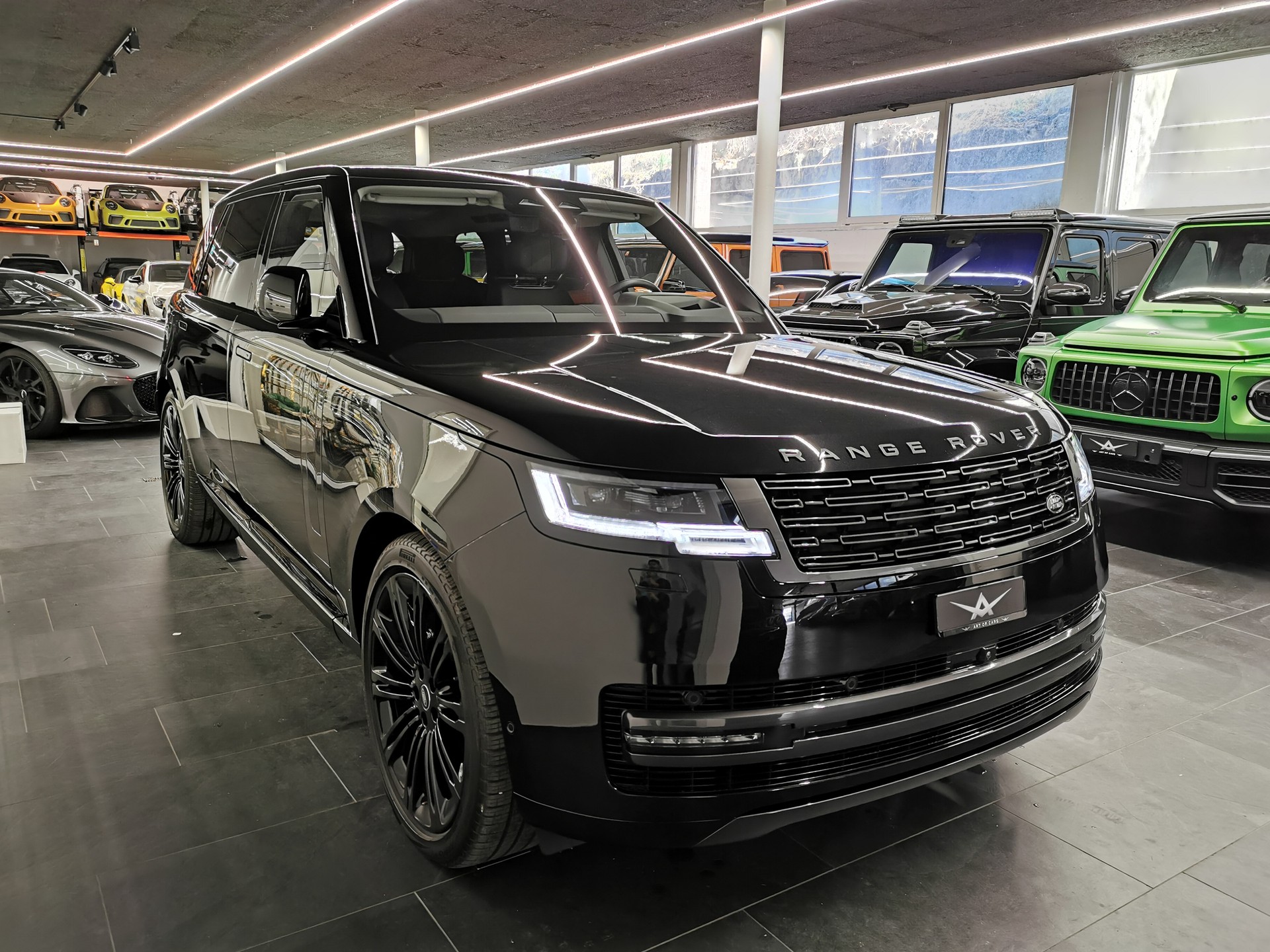 LAND ROVER Range Rover EWB LWB D350 3.0D I6 MHEV FIRST EDITION Automatic VOLLAUSSTATTUNG ONLY 14'000 KM ALL BLACK LANGVERSION!