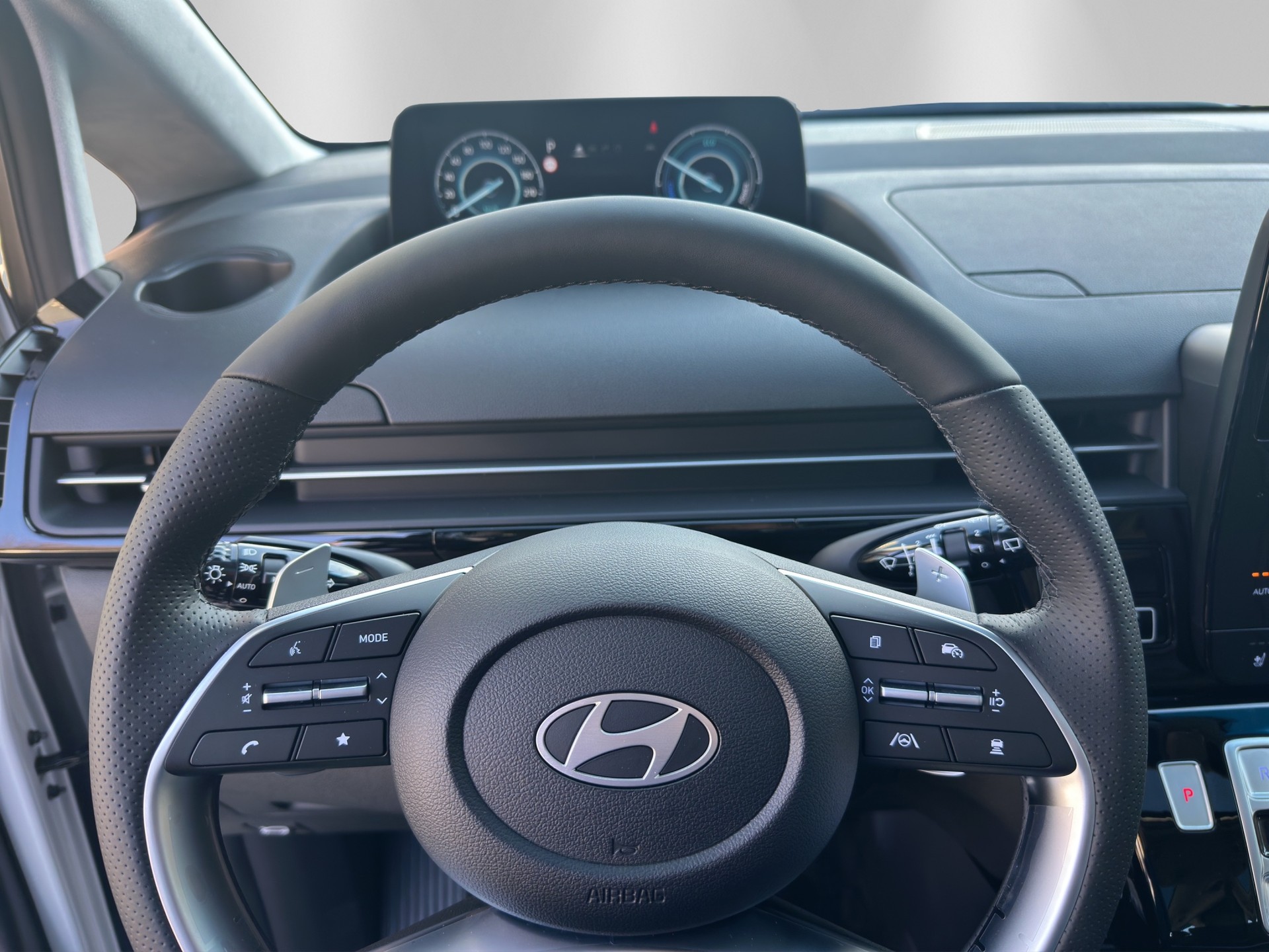HYUNDAI Staria Pr. 1.6 HEV Amplia-image-14
