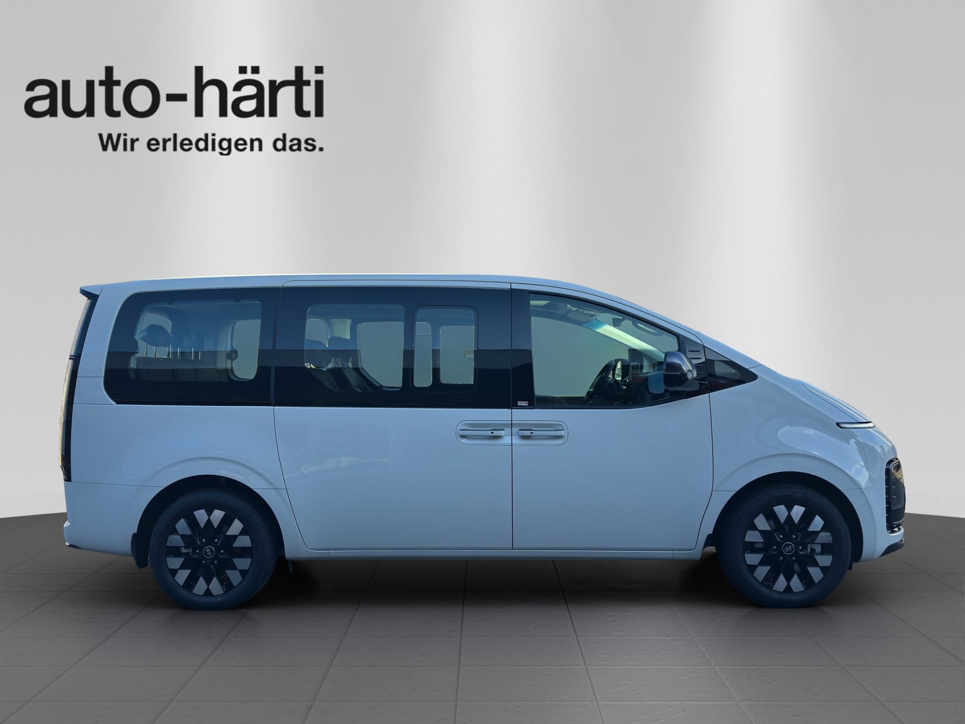 HYUNDAI Staria Pr. 1.6 HEV Amplia-image-5