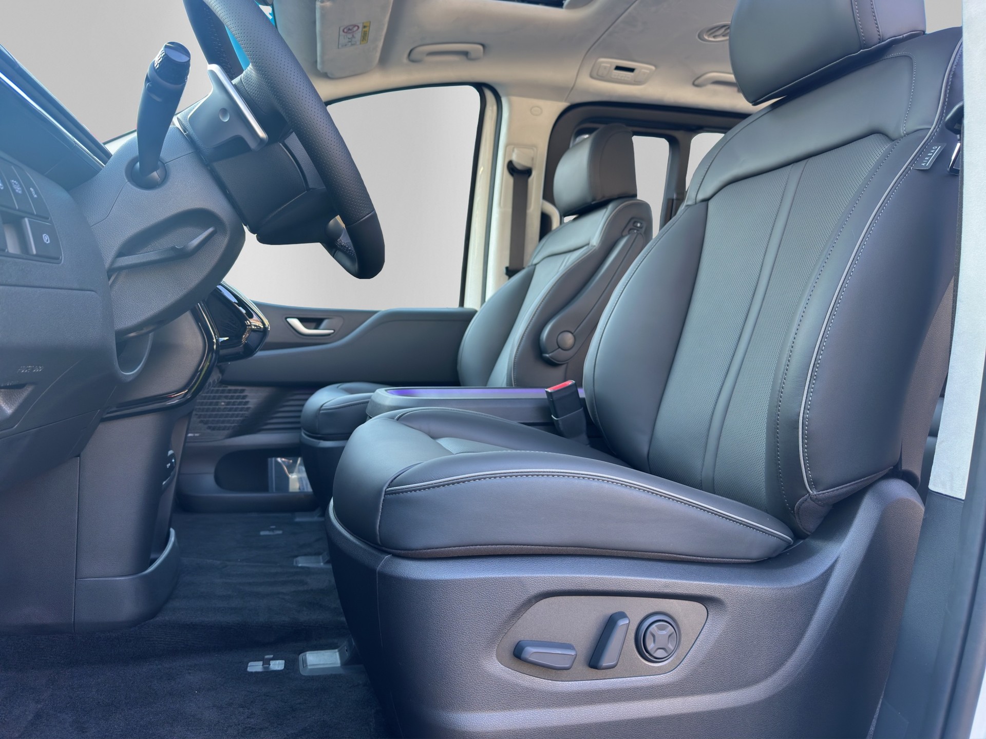 HYUNDAI Staria Pr. 1.6 HEV Amplia-image-11
