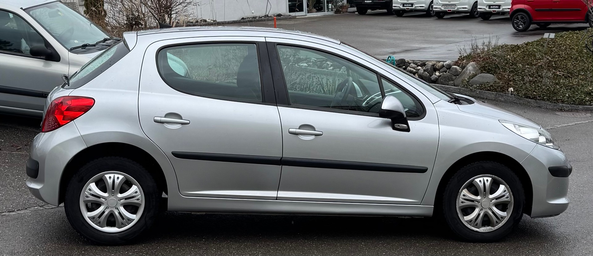PEUGEOT 207 1.4 16V Trendy-image-8