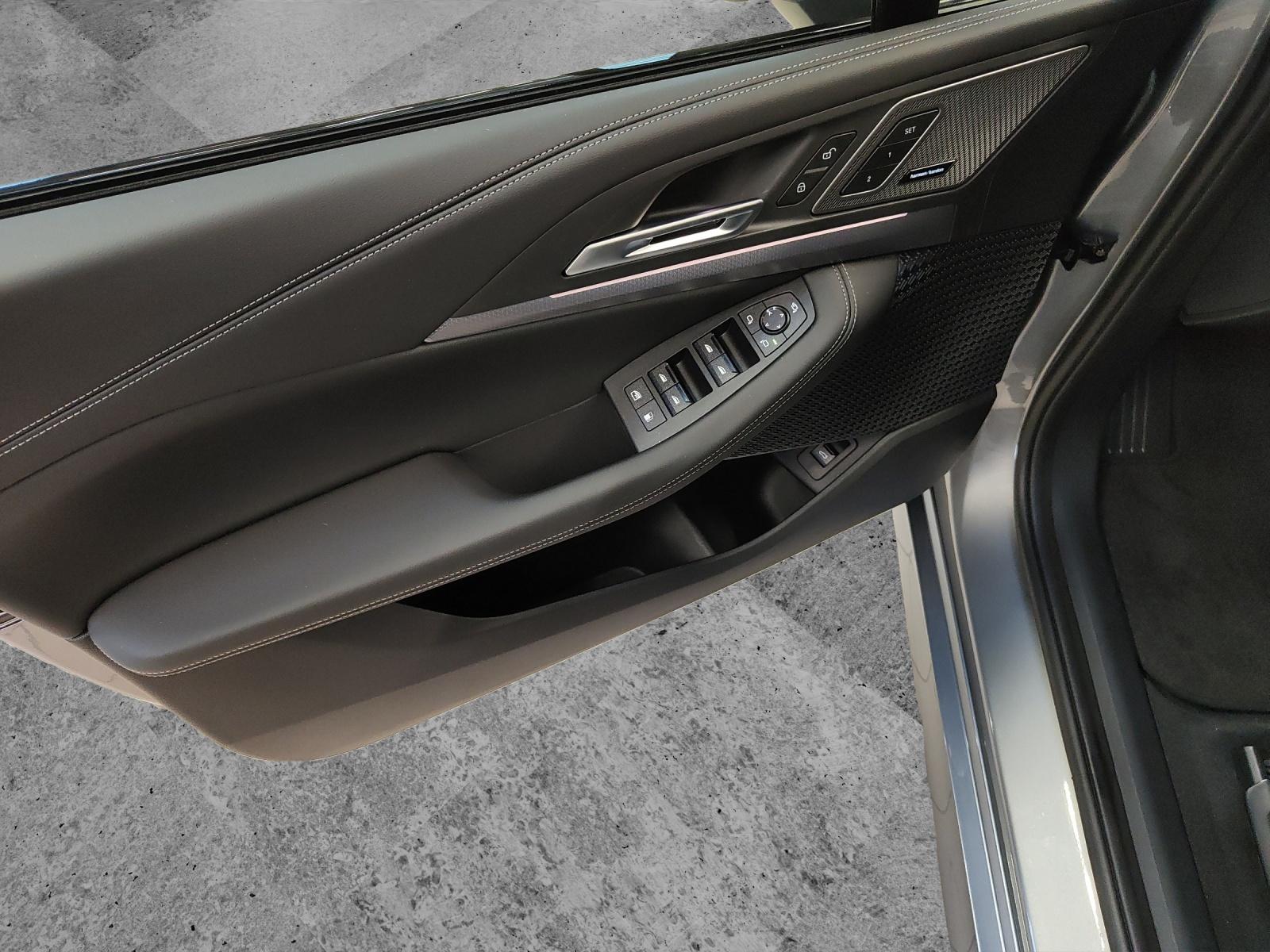 BMW 230e xDrive paddles Active Tourer-image-10