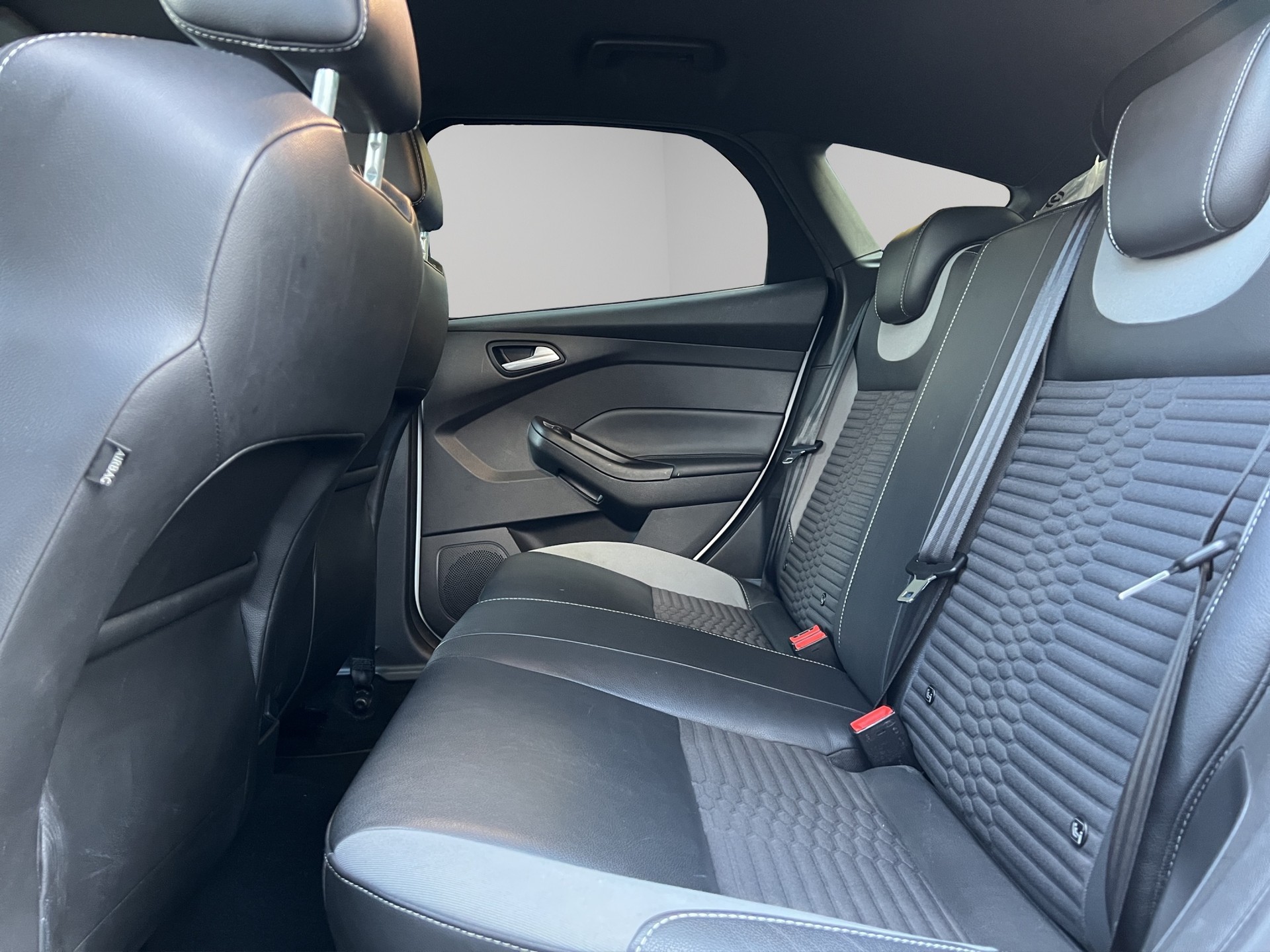 FORD Focus 2.0 SCTi ST-2-image-6