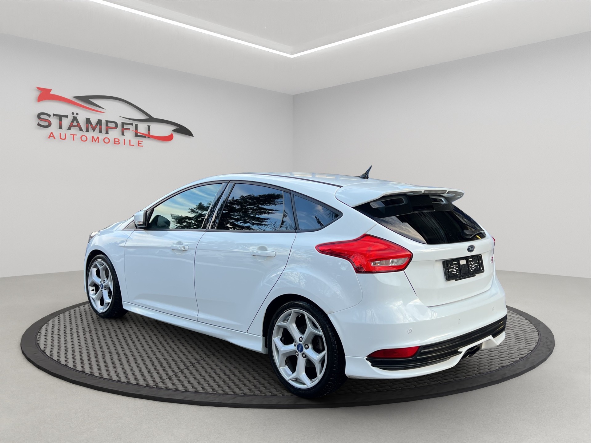 FORD Focus 2.0 SCTi ST-2-image-2