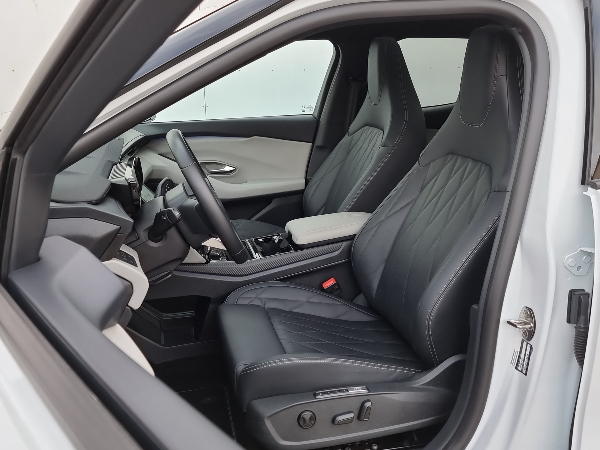 FORD Explorer Extended Range Premium AWD-image-11