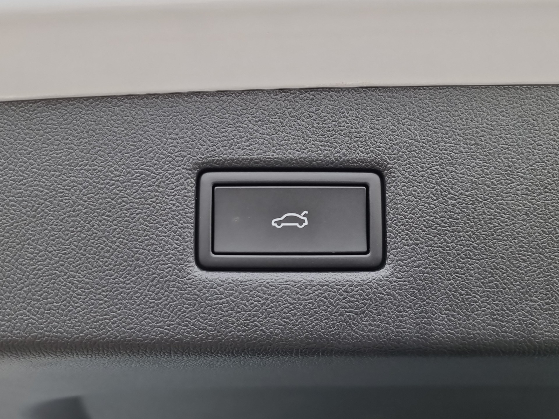 FORD Explorer Extended Range Premium AWD-image-14